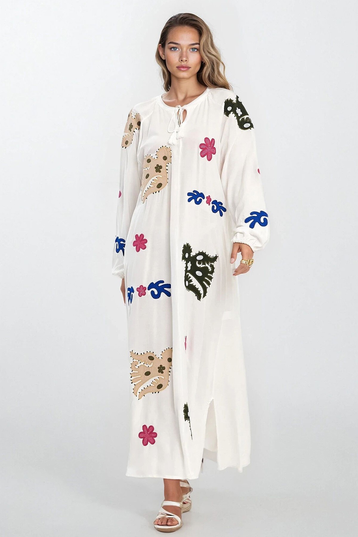 Beyaz Hakim Yaka Bağcıklı Kolları Lastikli Desenli Büyük Beden Elbise