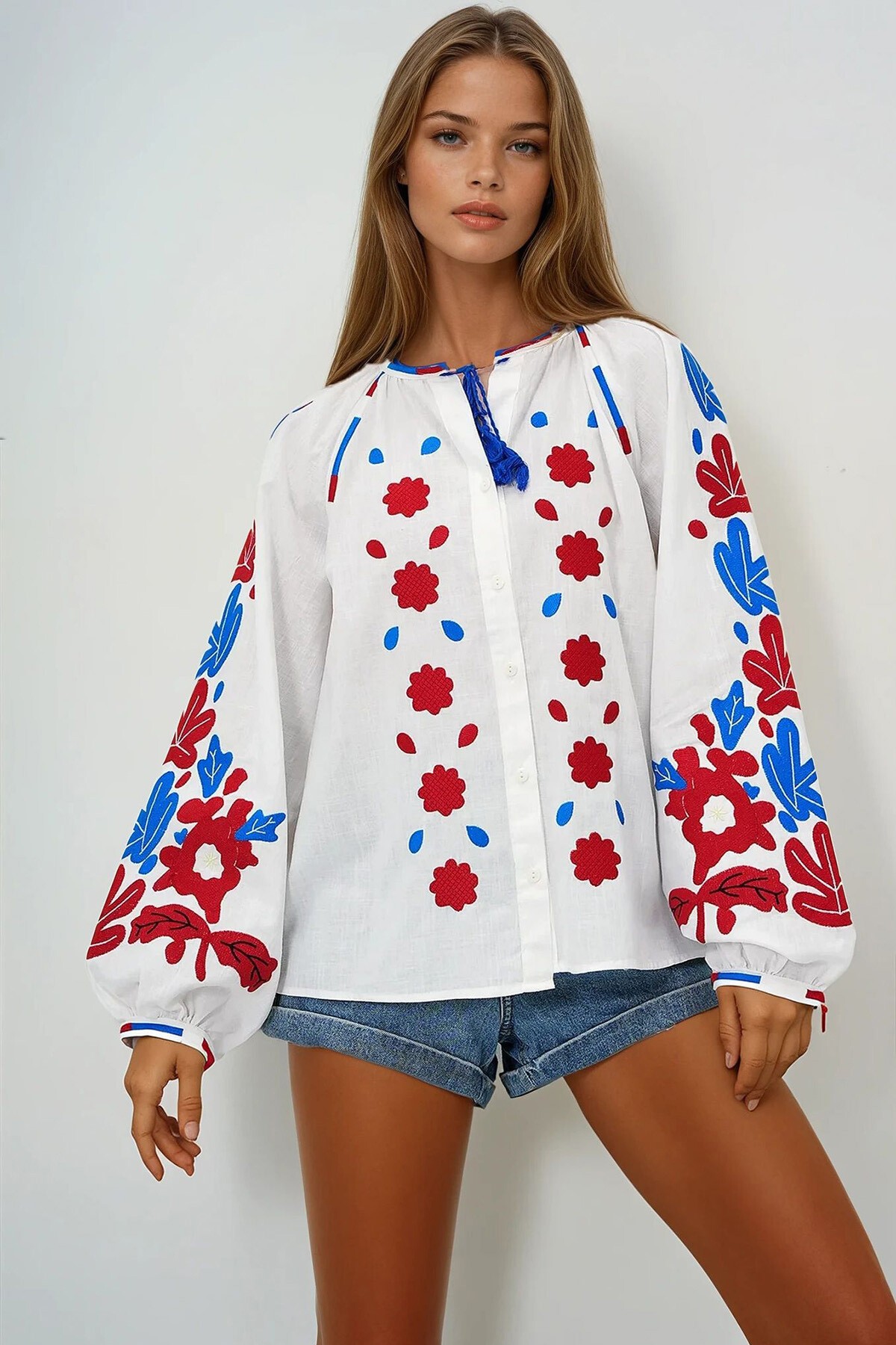 Beyaz Hakim Yaka Balon Kol Nakışlı Dokuma Gömlek