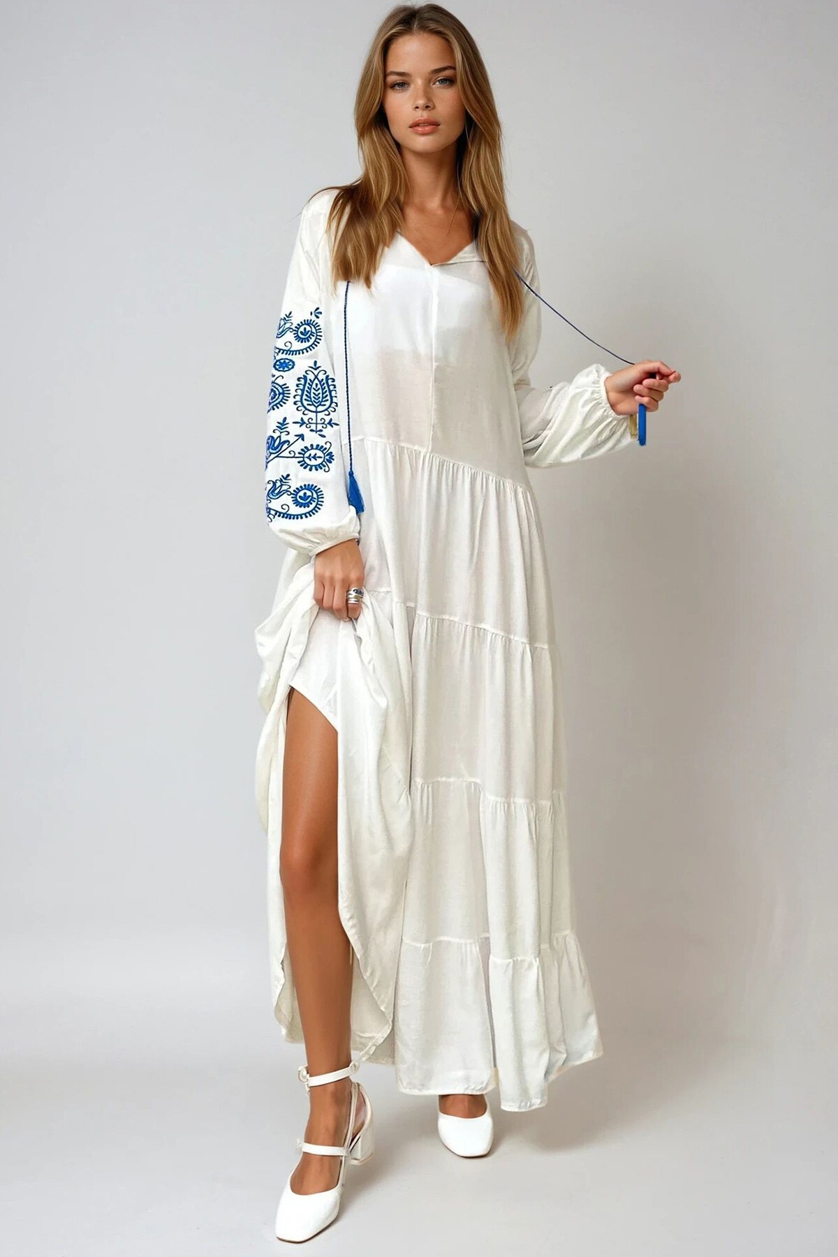 Beyaz Hakim Yaka Kolları Nakışlı Kat Kat Volanlı Dokuma Viskon Elbise