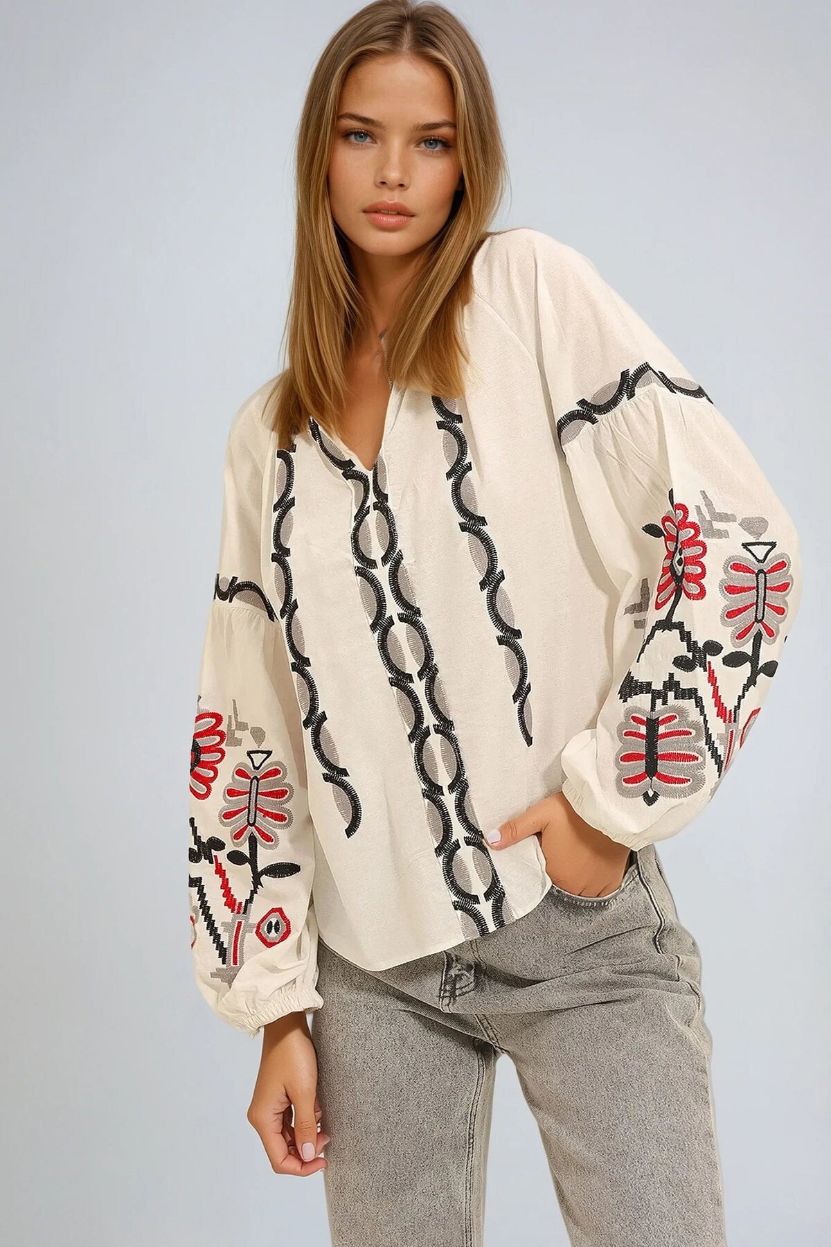 Beyaz Hakim Yaka Nakışlı Dokuma Bluz