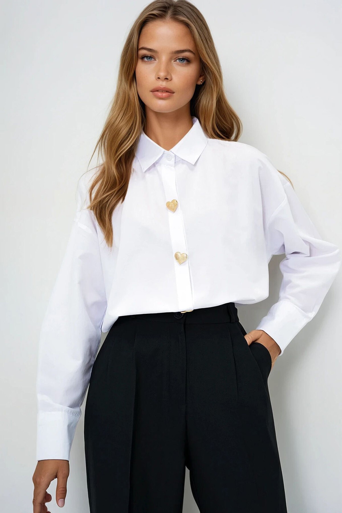 Beyaz Kalp Düğmeli Oversize Poplin Gömlek