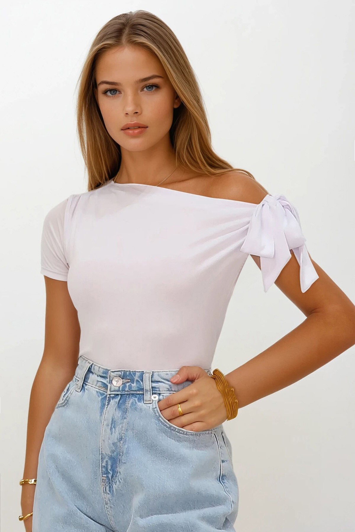 Beyaz Kayık Yaka Fiyonk Bağlamalı Örme Bluz