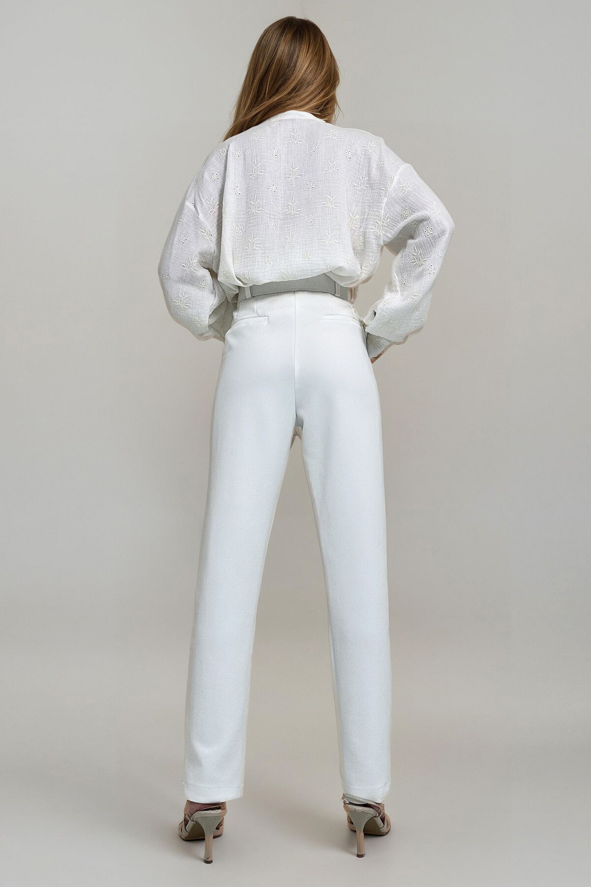 Beyaz Kemerli Pantolon