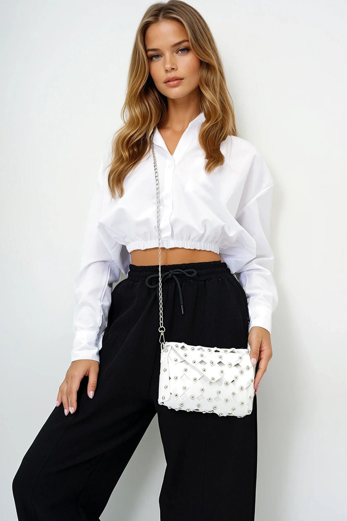 Beyaz Lazer Kesimli Metal Aksesuarlı Omuz Çantası