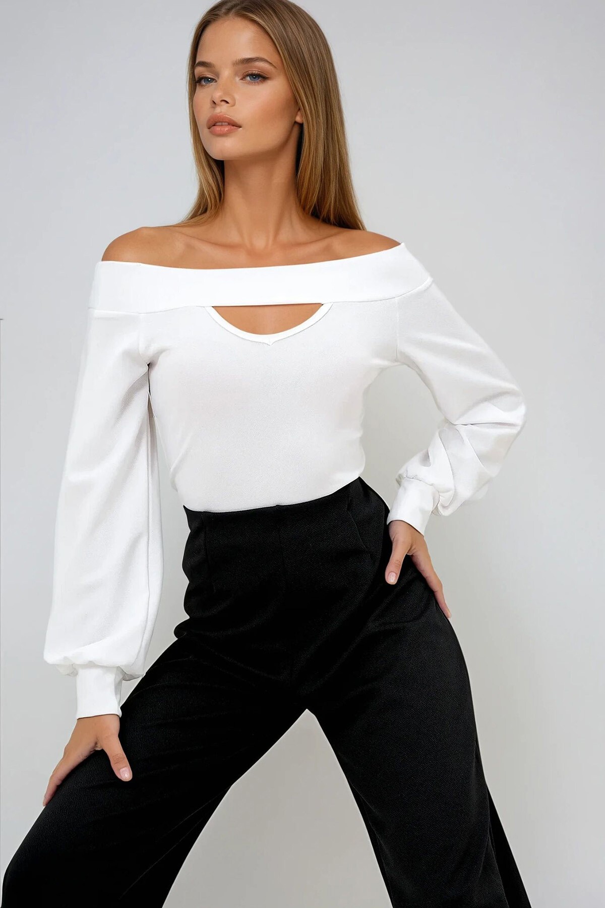 Beyaz Madonna Yaka Cut Out Detaylı Örme Bluz