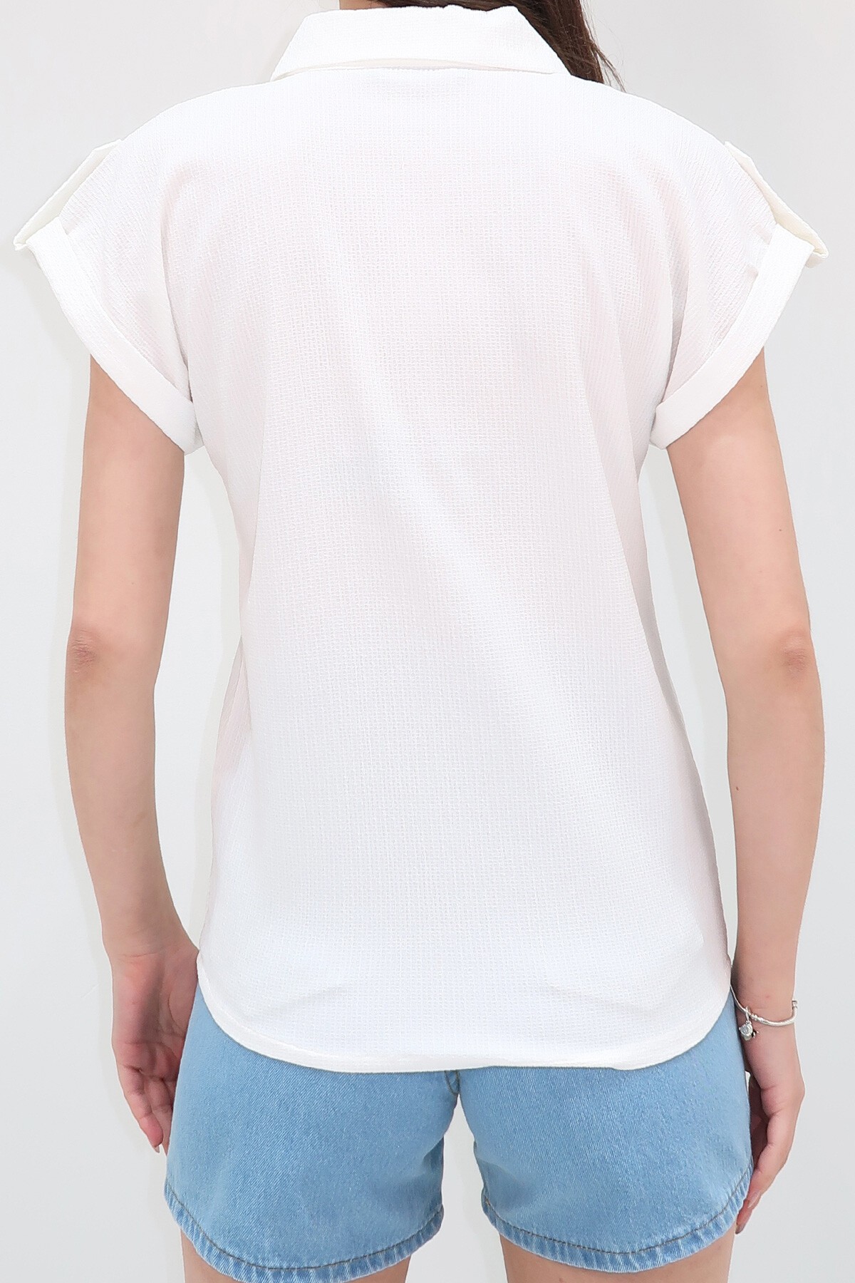 Beyaz Manşetli Duble Kısa Kollu Dokulu Gömlek