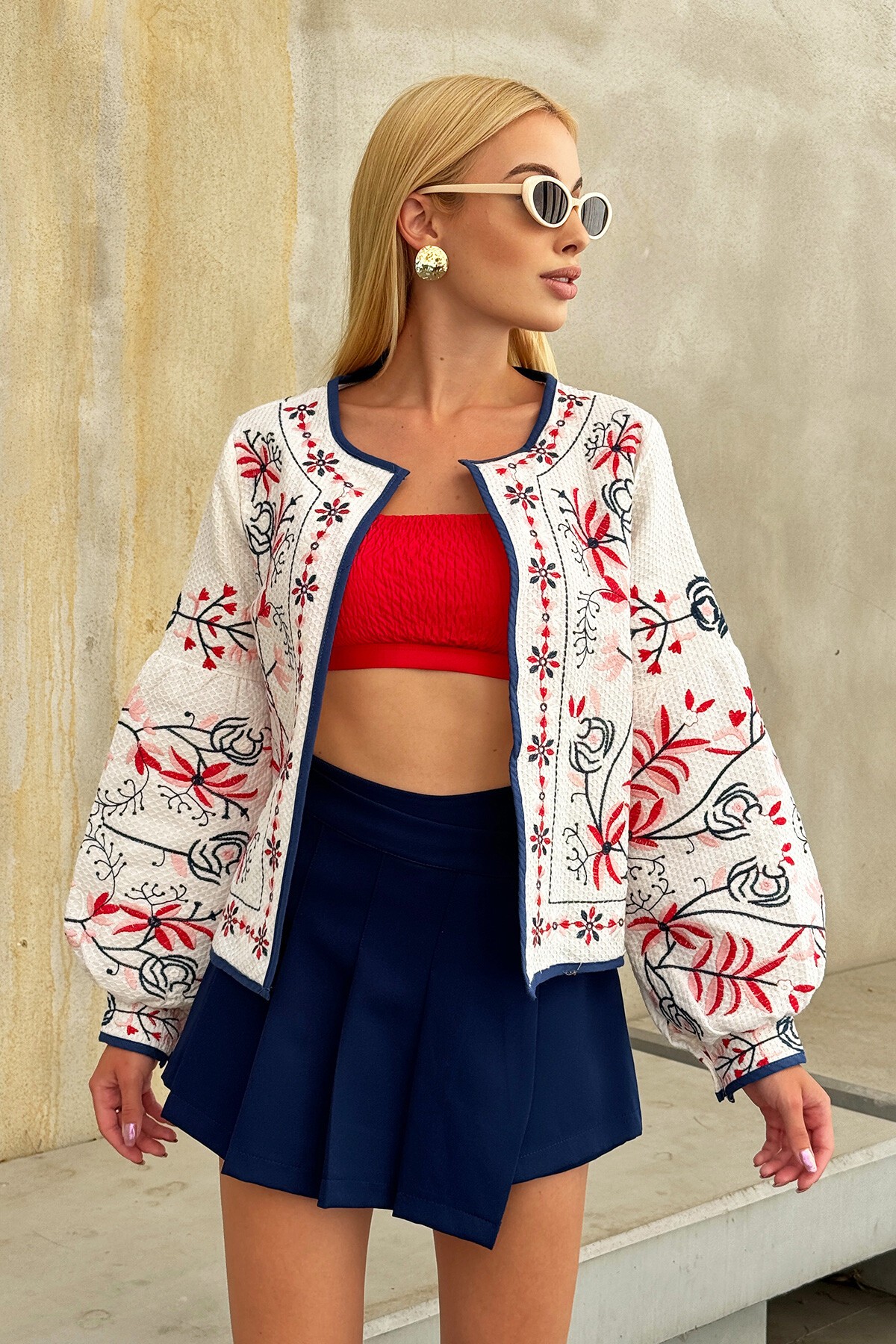 Beyaz Nakışlı Ceket