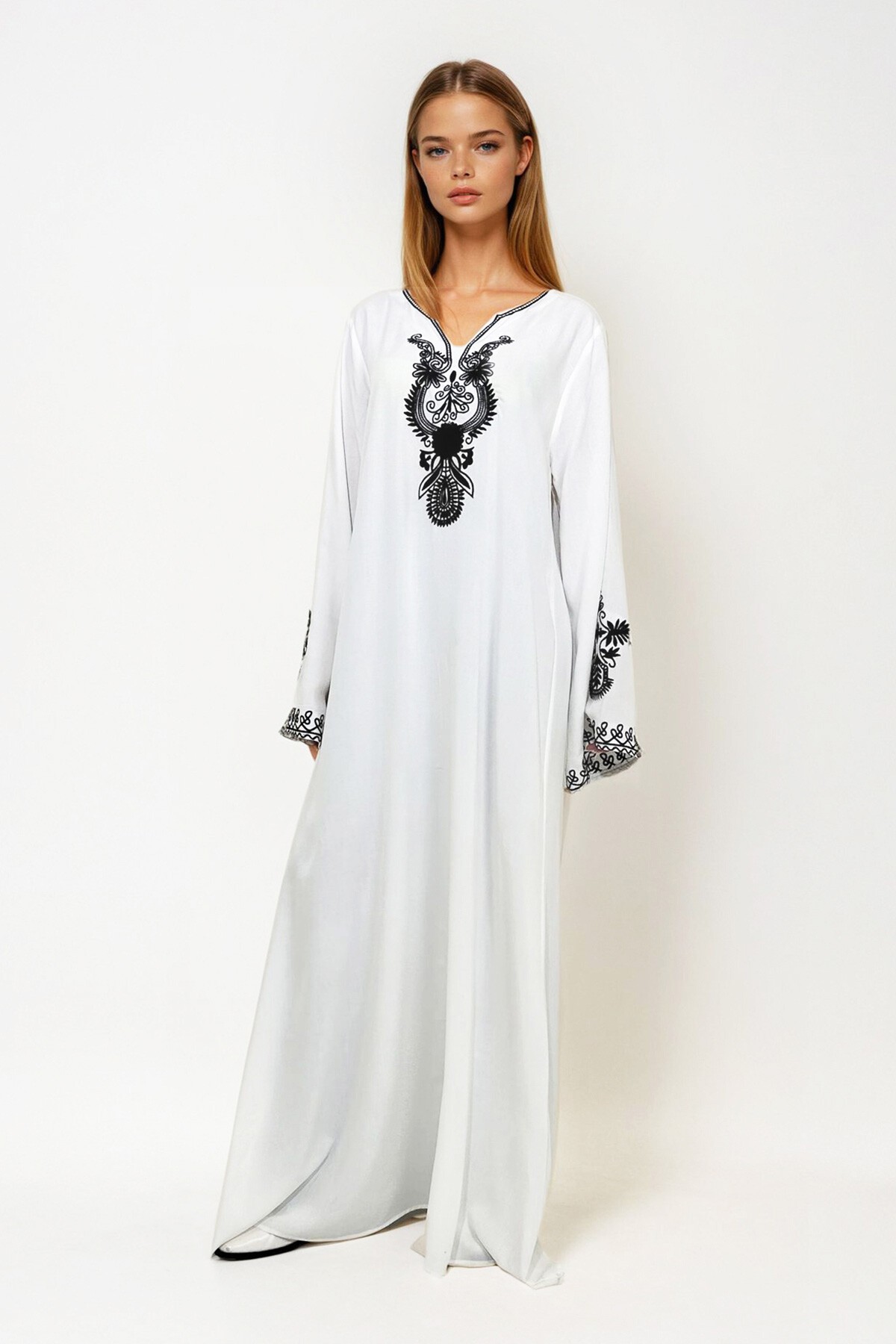 Beyaz Nakışlı Elbise