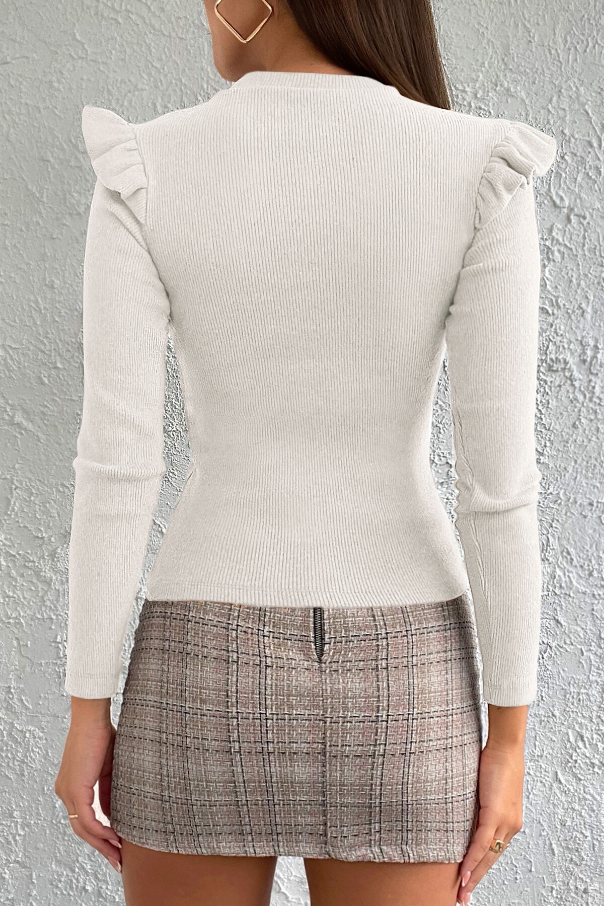 Beyaz Omuzları Fırfırlı Yarım Balıkçı Kazak