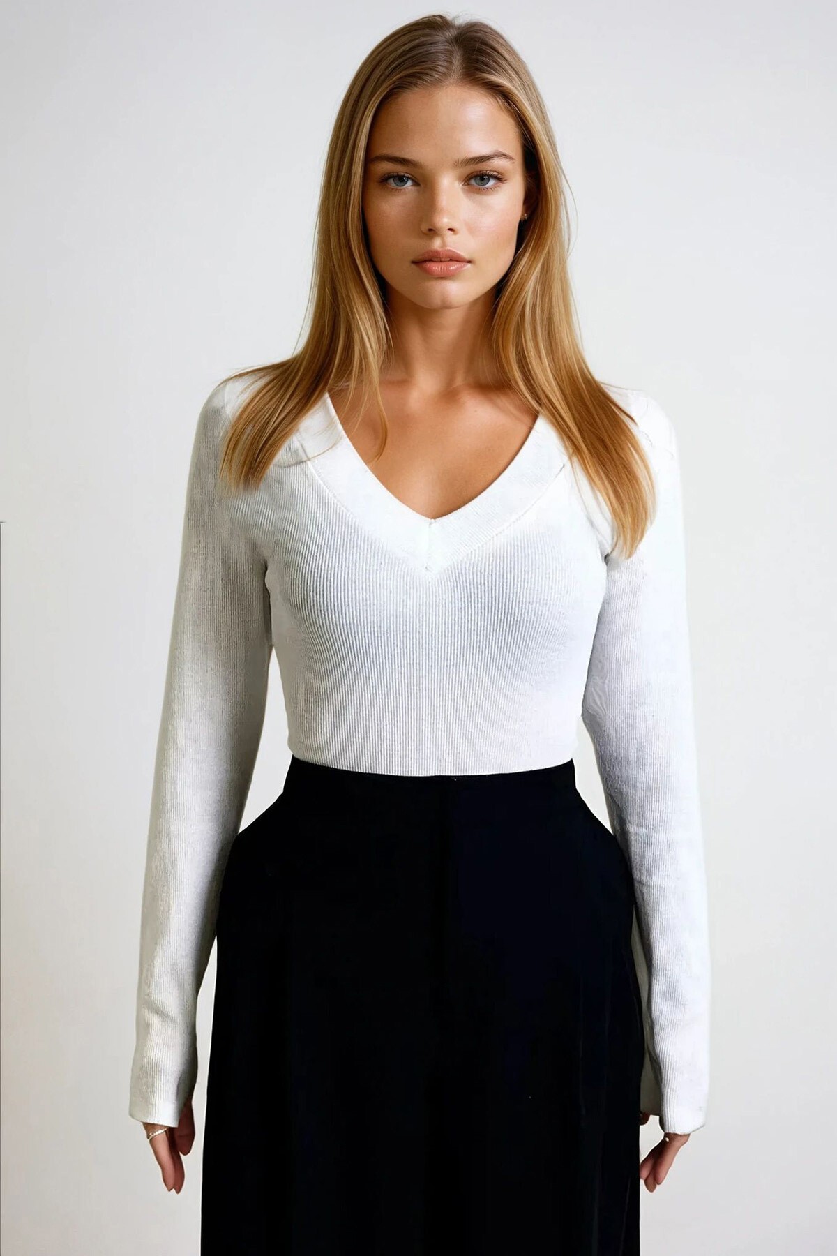 Beyaz Önü Ve Arkası V Yaka Fitilli Örme Bluz