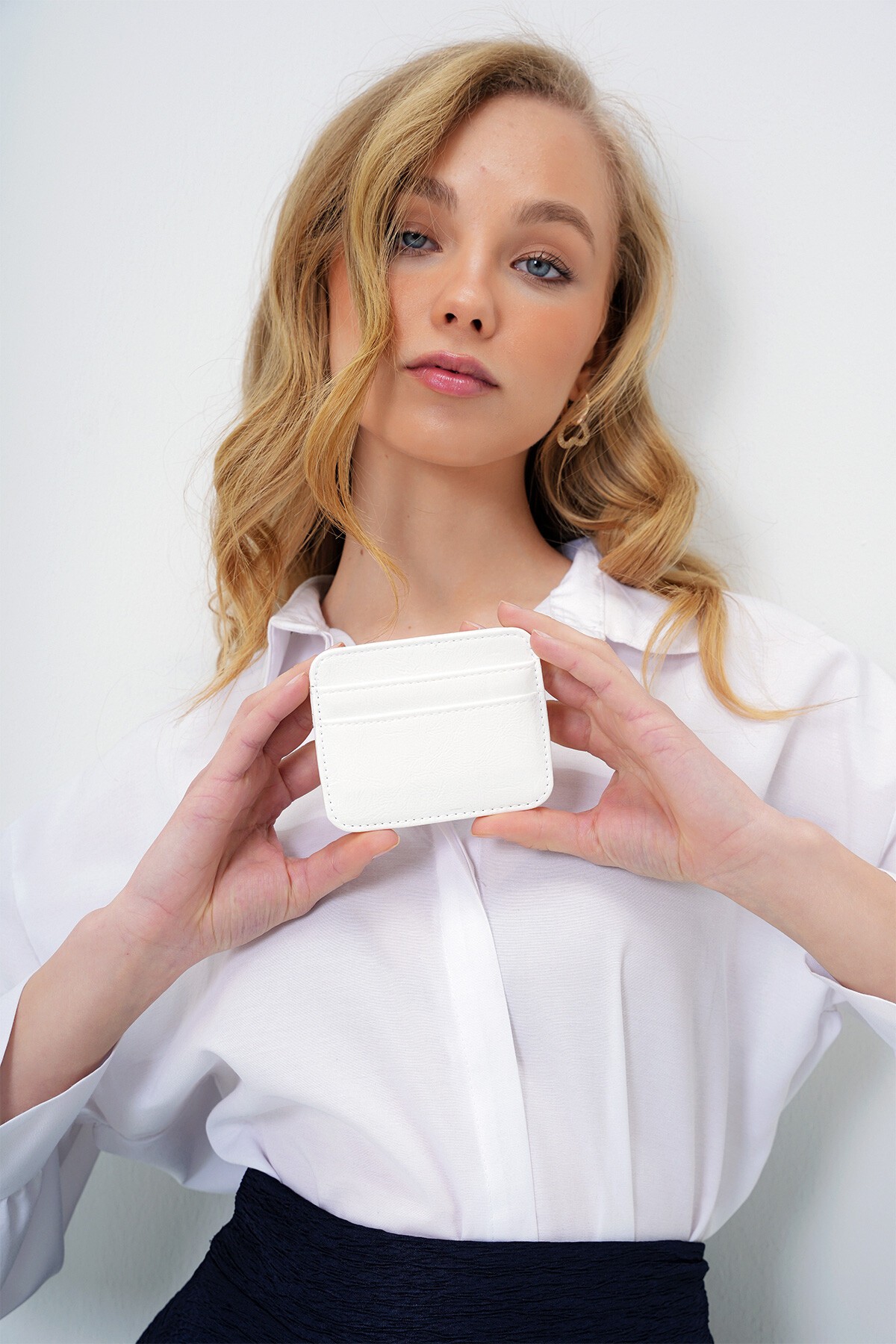 Beyaz Suni Deri Mini Kartlık