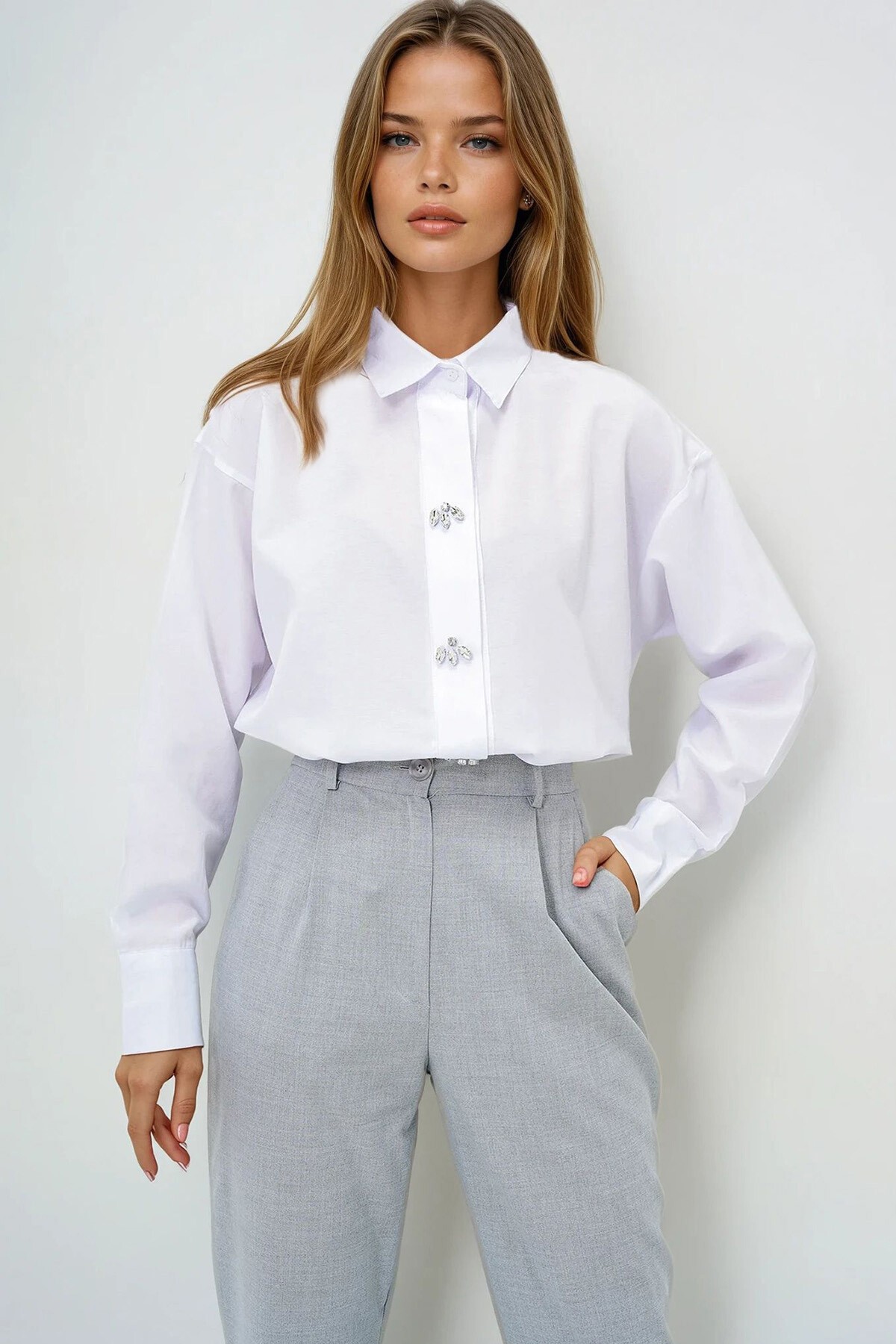 Beyaz Taş Düğmeli Oversize Poplin Gömlek