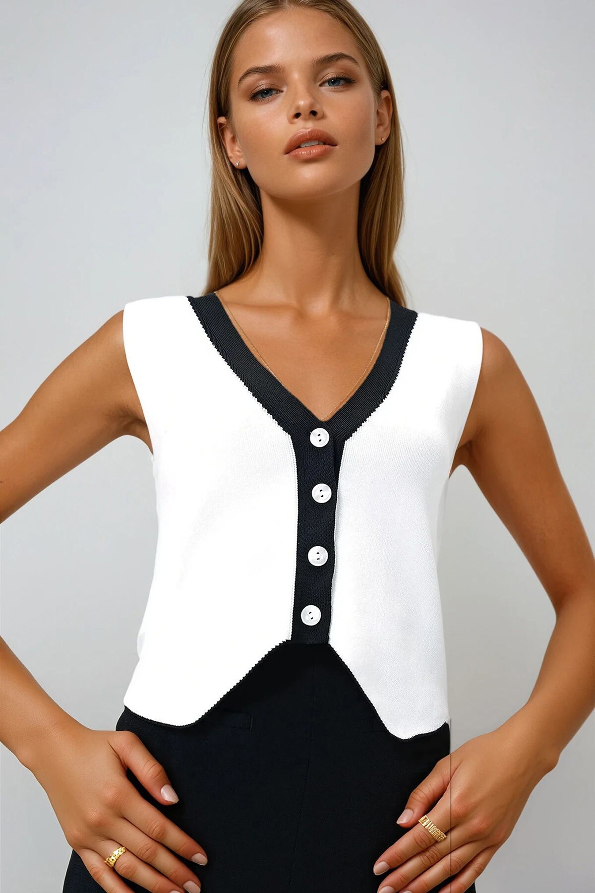 Beyaz V Yaka Renk Bloklu Triko Yelek