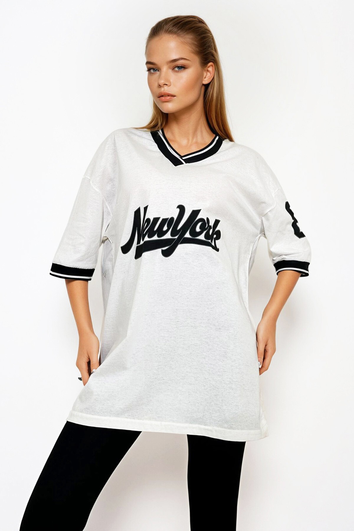 Beyaz Yakası Ve Kolları Ribanalı Önü Baskılı Oversize T Shirt