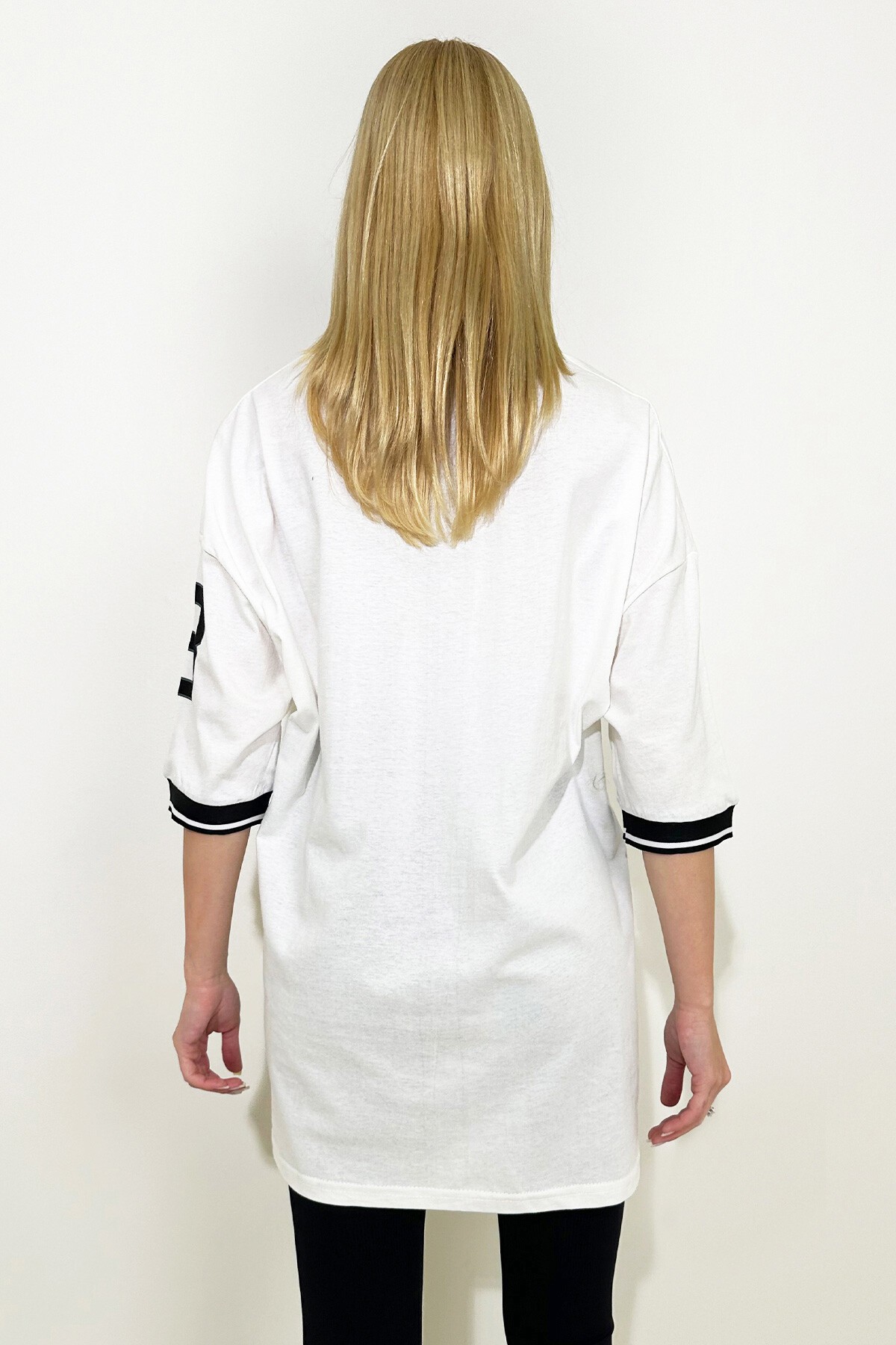 Beyaz Yakası Ve Kolları Ribanalı Önü Baskılı Oversize T Shirt