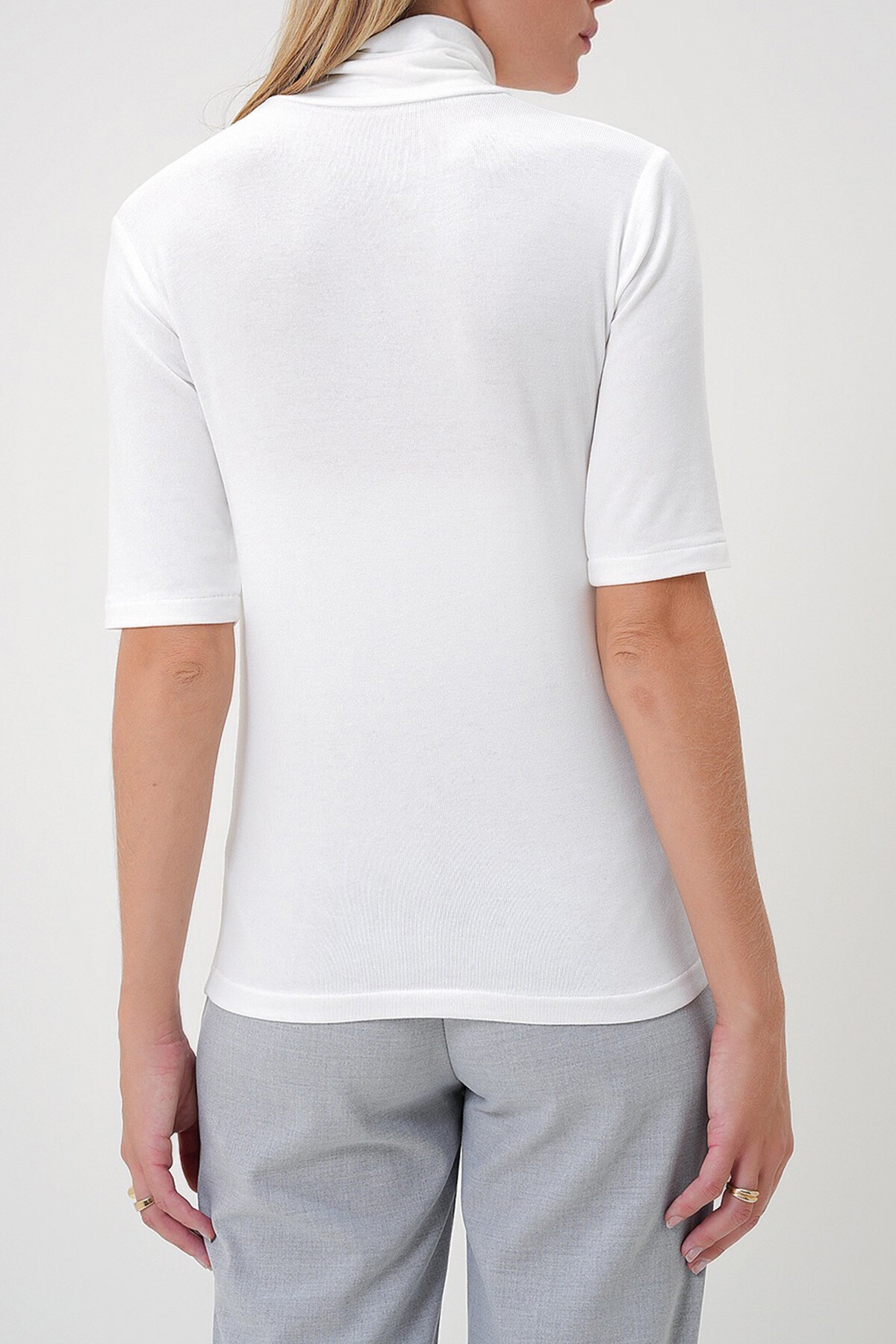 Beyaz Yarım Balıkçı Yaka Yarım Kol Triko Bluz