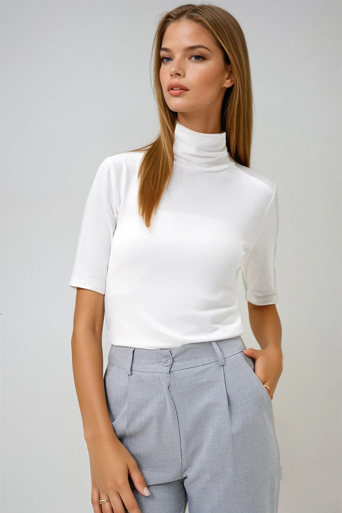 Beyaz Yarım Balıkçı Yaka Yarım Kol Triko Bluz