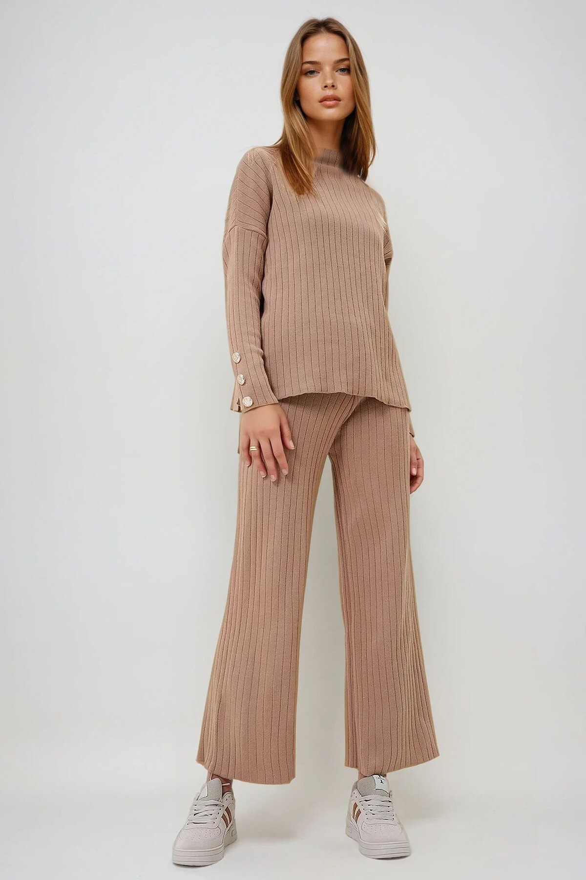 Bisküvi Dik Yaka Düşük Kol Triko Pantolon Ve Bluz Takım