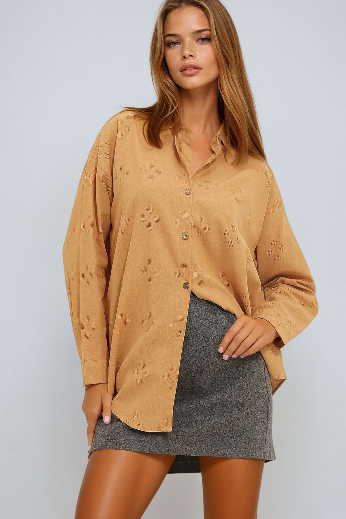 Bisküvi Motifli Oversize Keten Gömlek