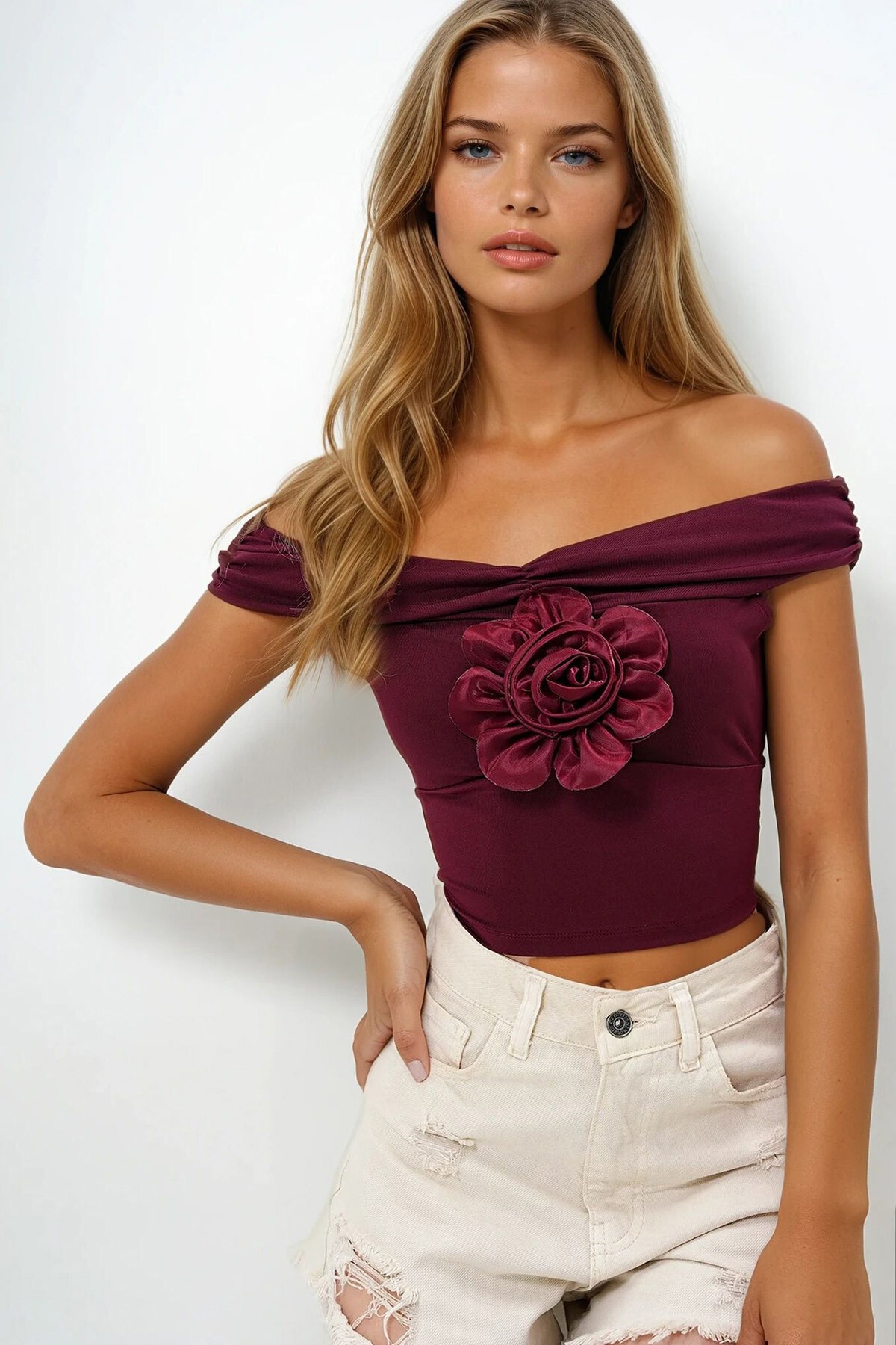 Bordo Madonna Yaka Gül Aksesuarlı Drapeli Crop Bluz