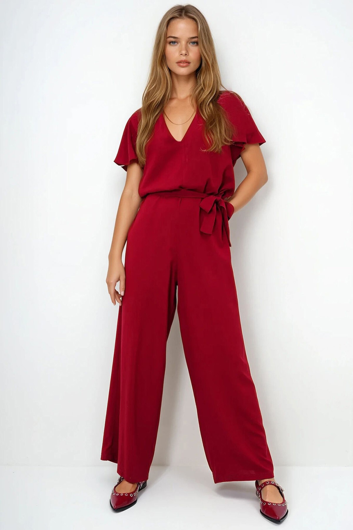 Bordo V Yaka Kolları Volanlı Kendinden Kuşaklı Dokuma Yazlık Tulum