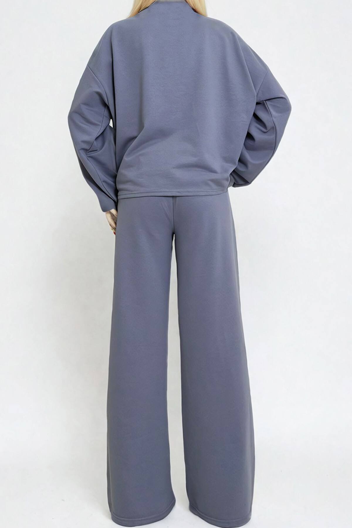 Boyalı Gri Bisiklet Yaka Kuş Gözü Detaylı İki İplik Sweat Ve Çift Cepli Pantolon Takım