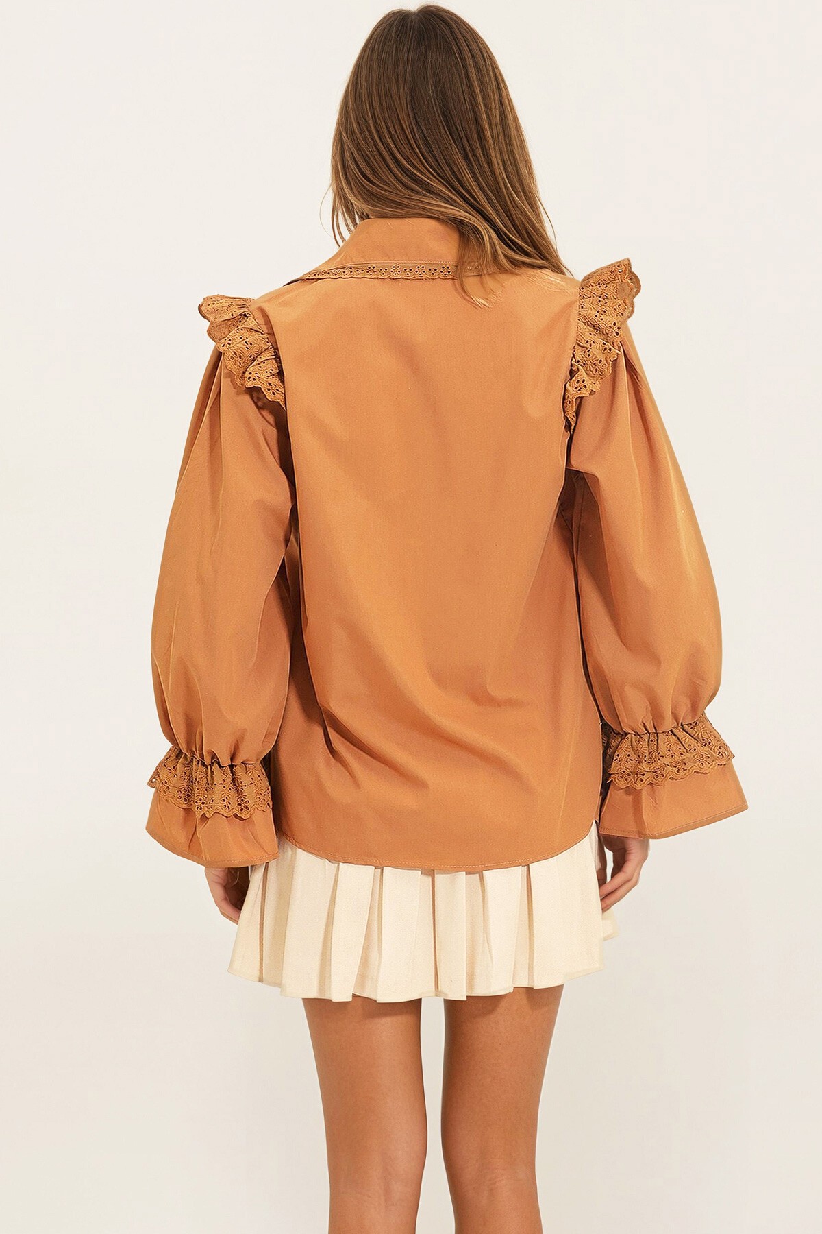 Camel Yakası Fisto İşlemeli Balon Kol Nakışlı Poplin Gömlek