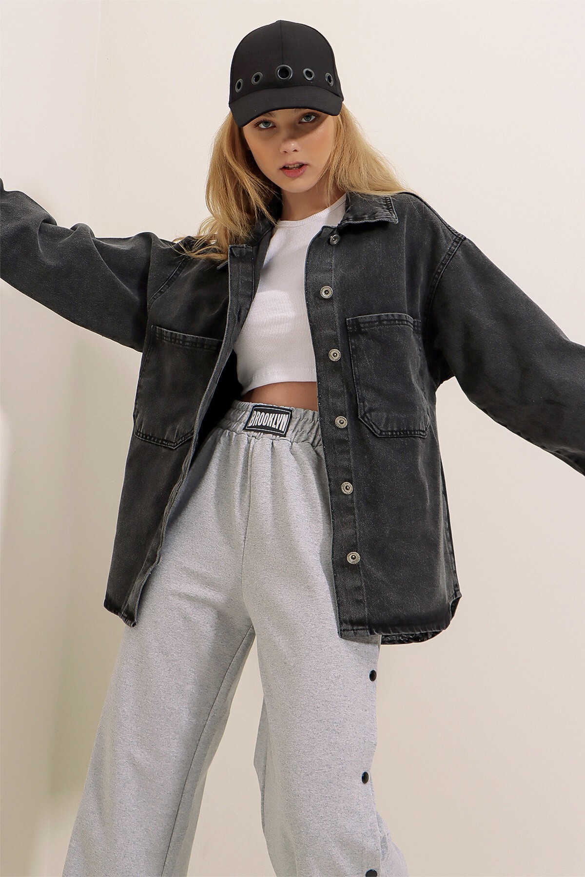 Antrasit Çift Cepli Yıkamalı Oversize Denim Ceket