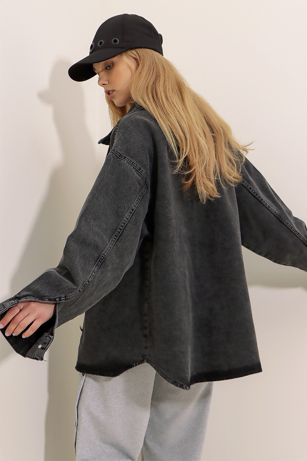 Antrasit Çift Cepli Yıkamalı Oversize Denim Ceket