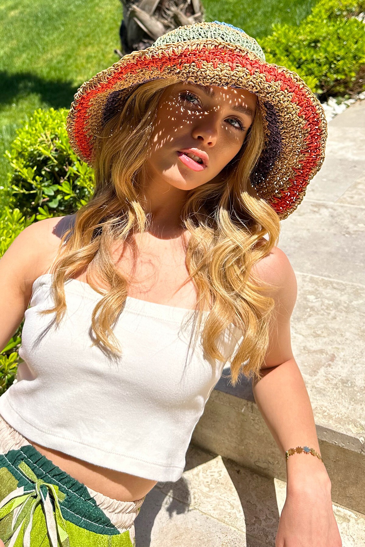 Çok Renkli Örgülü Şapka