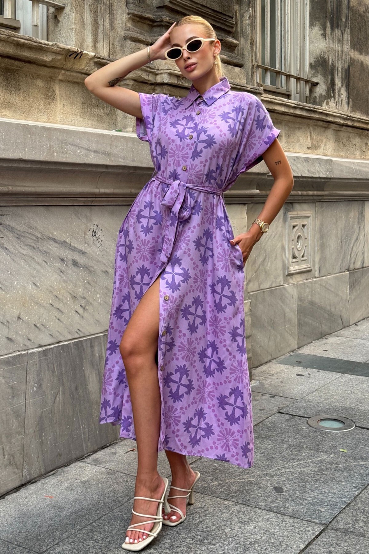 Lila Desenli Kuşaklı Düğme Kamapalı Gömlek Yaka Midi Elbise