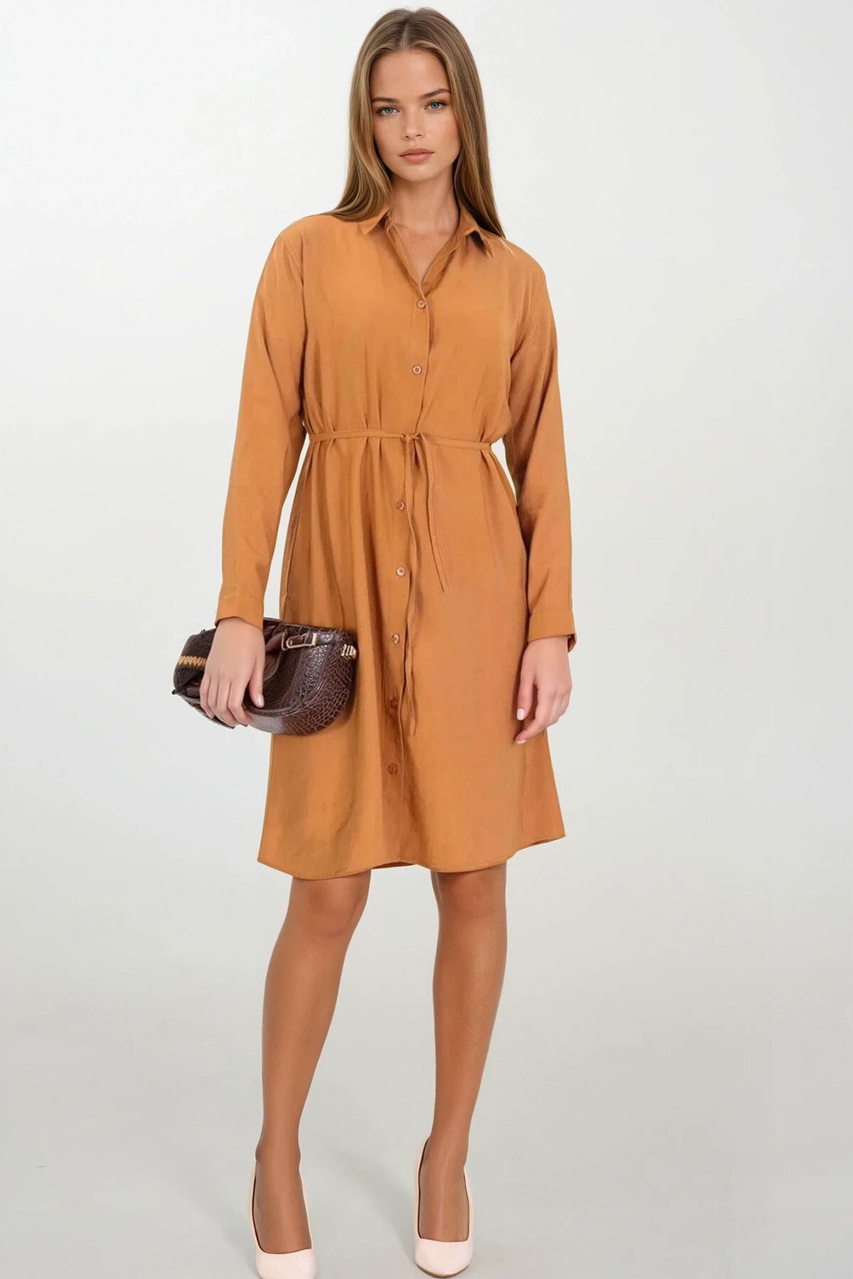 Kahverengi Düğme Kapamalı Bağcık Detaylı Gömlek Yaka Elbise