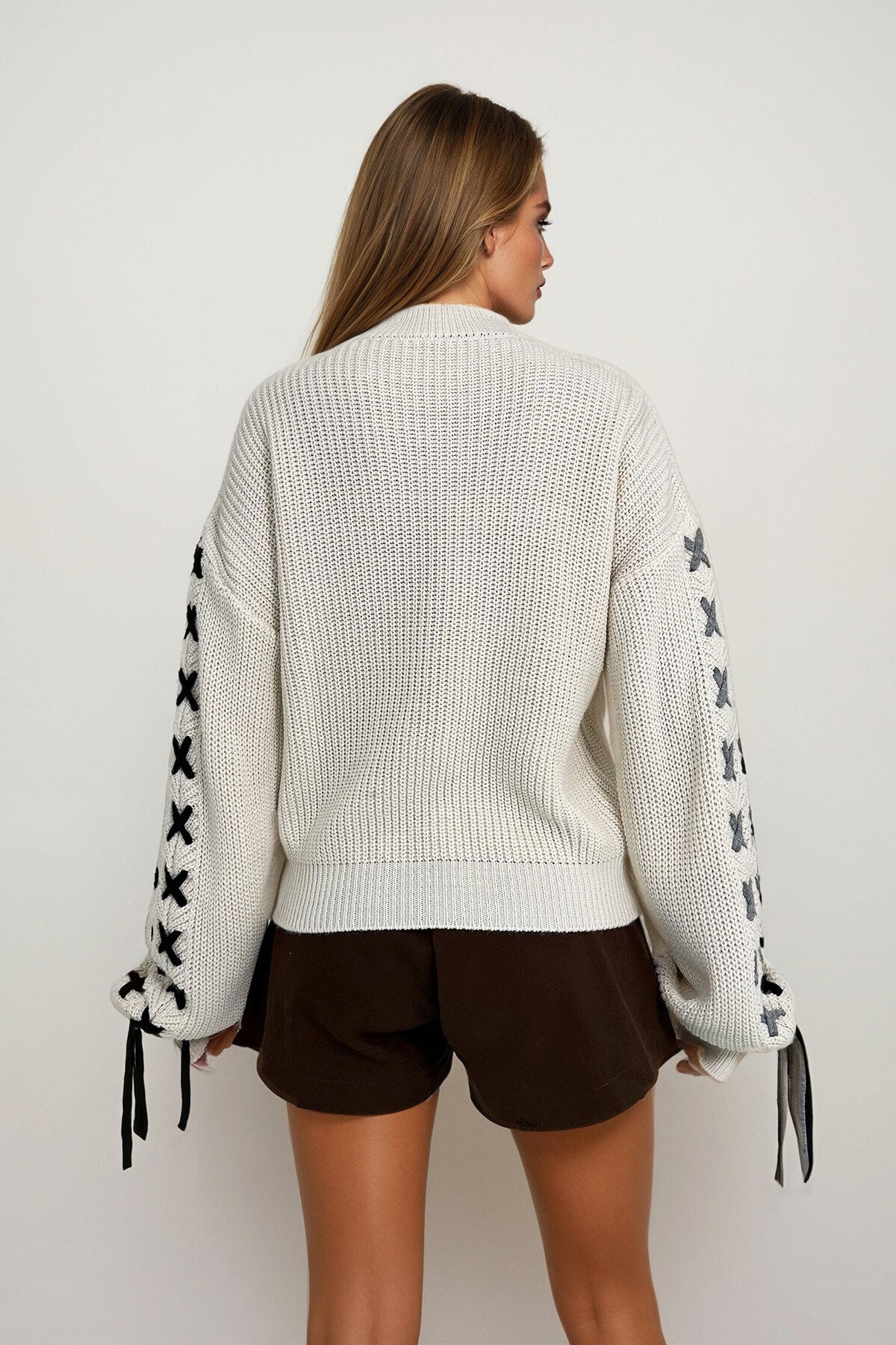 Ekru Bağcıklı Triko Kazak