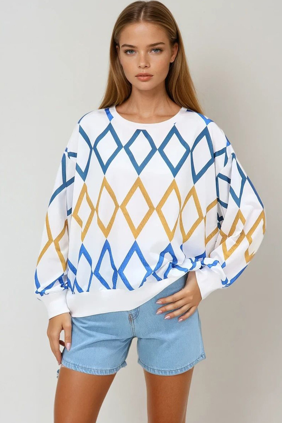 Ekru Bisiklet Yaka Dijital Baskılı Sweatshirt