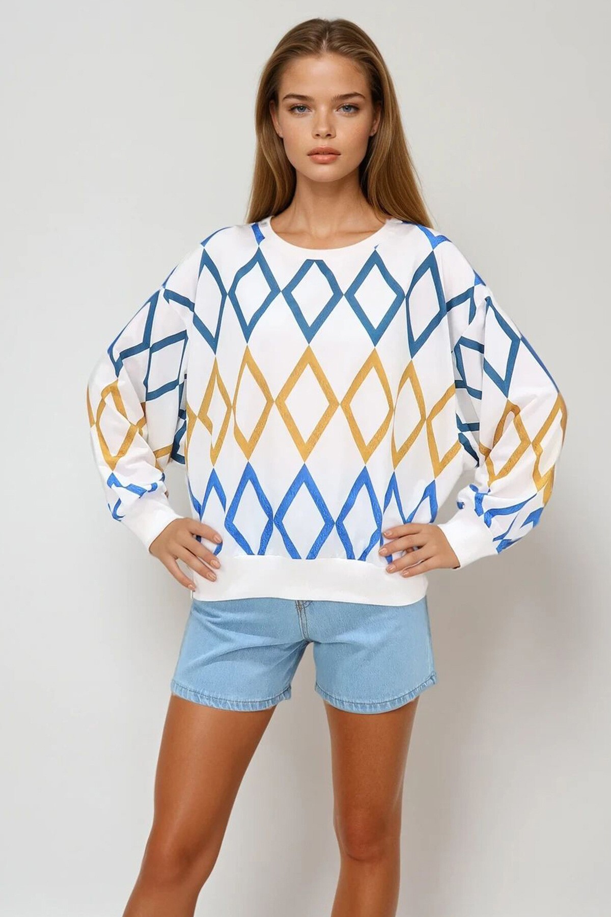 Ekru Bisiklet Yaka Dijital Baskılı Sweatshirt