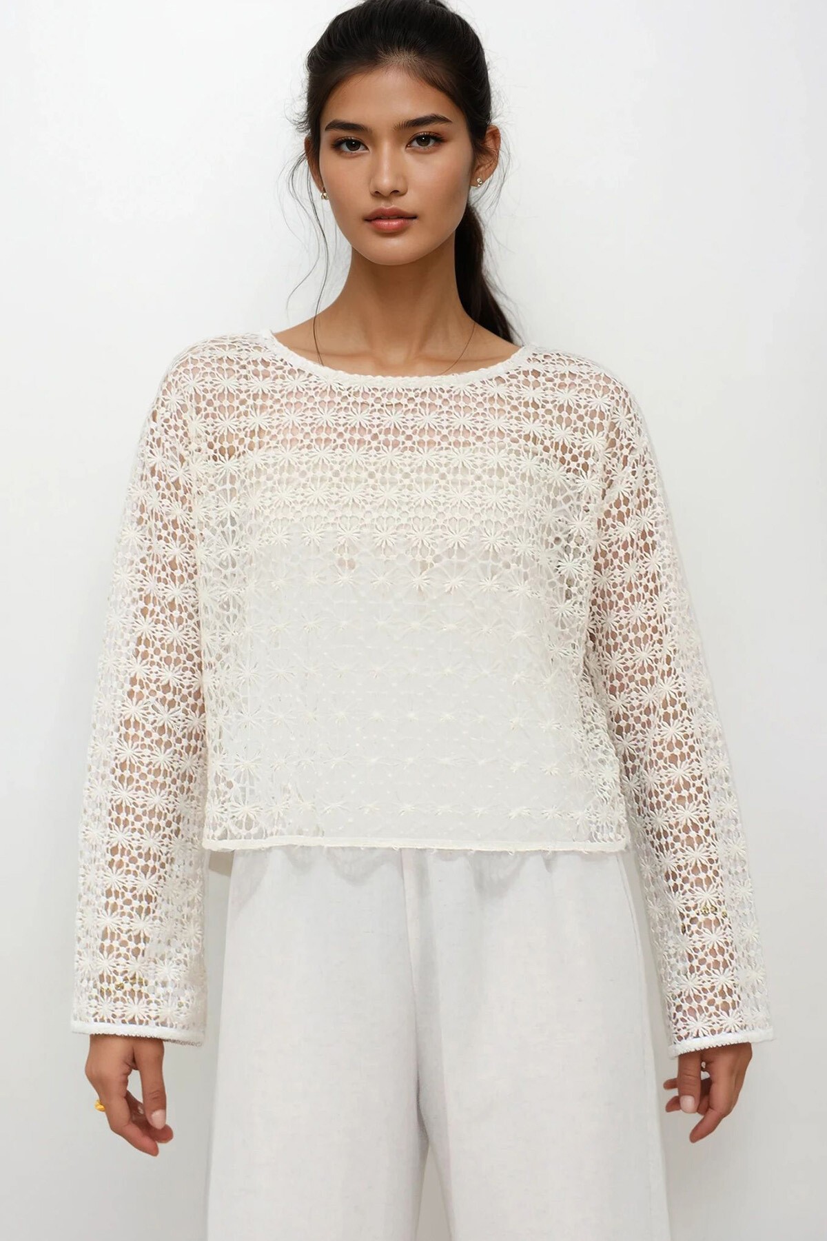 Ekru Bisiklet Yaka İçi Astarlı Kolsuz Güpür Bluz