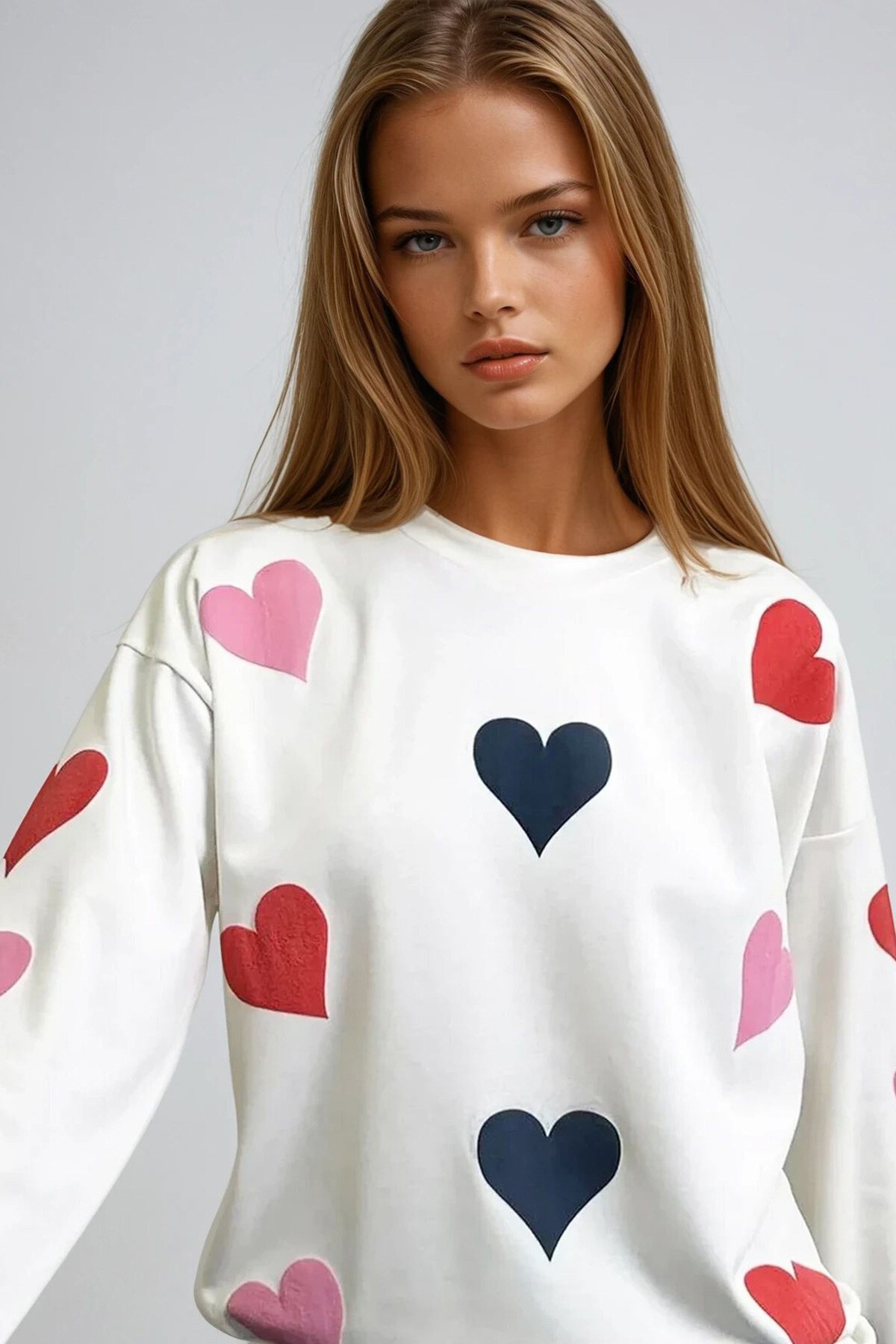 Ekru Bisiklet Yaka Kalp Baskılı 2 İplik Oversize Sweatshırt