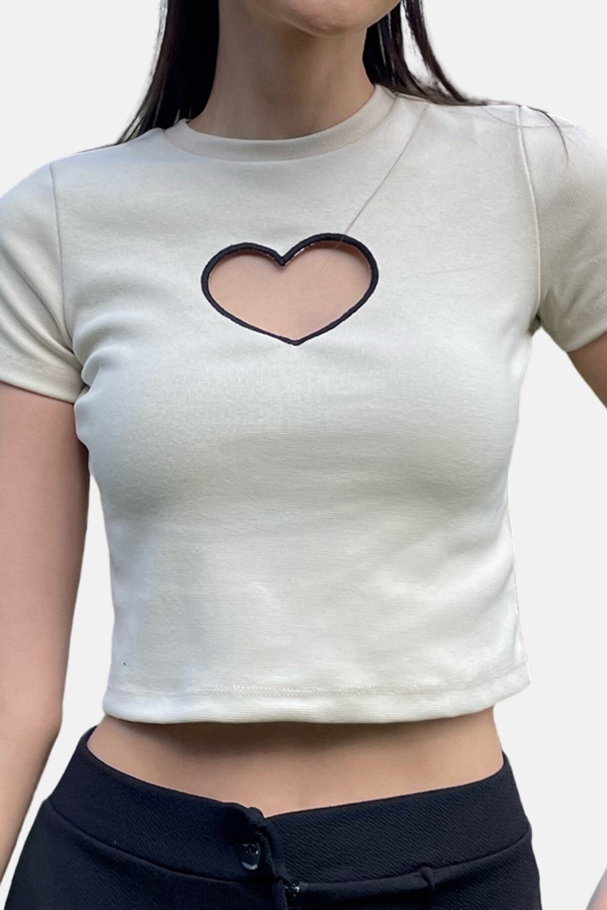 Ekru Bisiklet Yaka Kalp Nakış Yarım Kollu Örme Crop Bluz