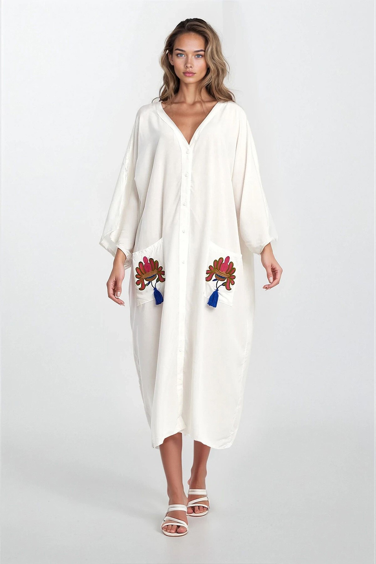 Ekru Çift Cepli Ve Nakışlı Düğmeli Asimetrik Kesim Büyük Beden Elbise