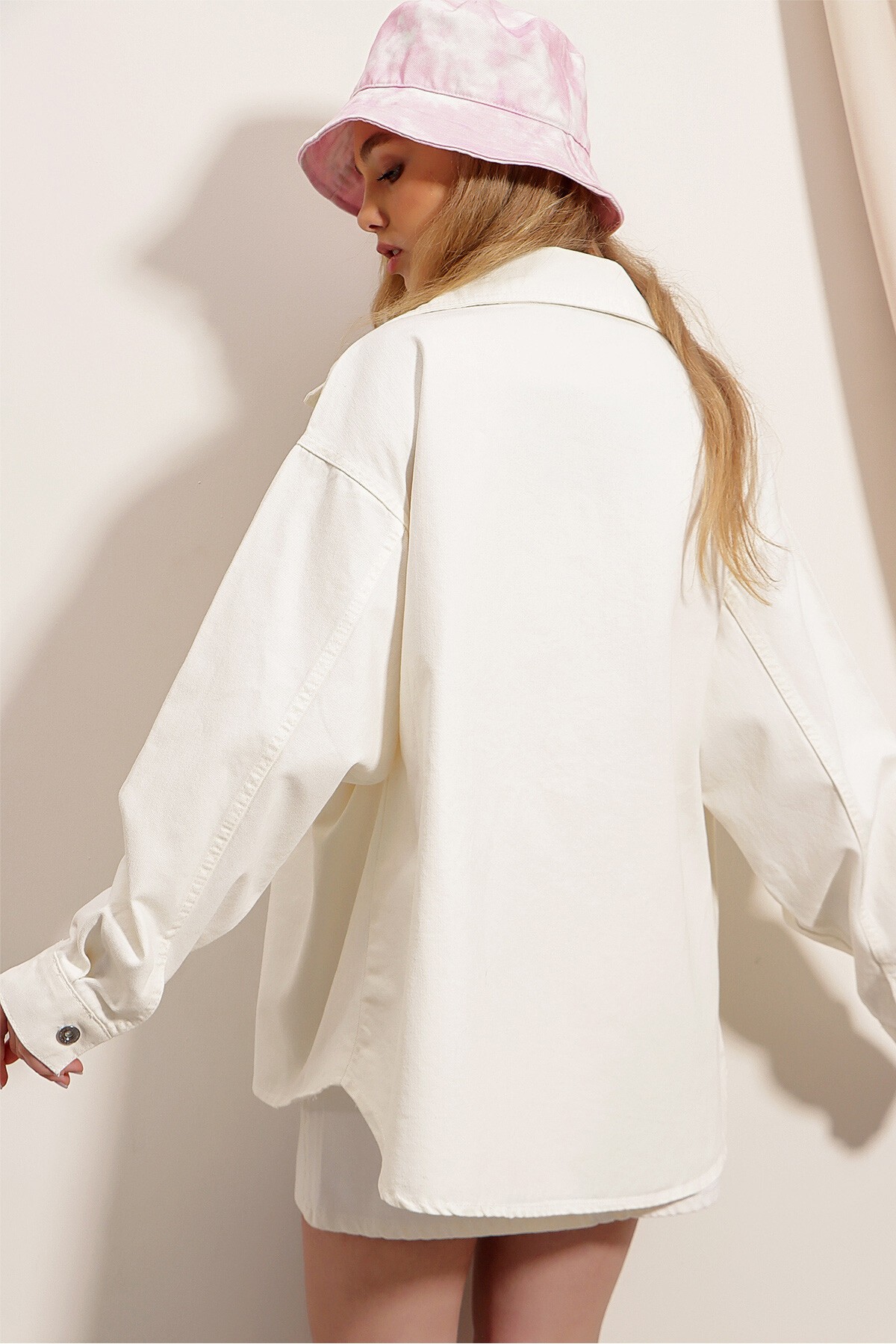 Ekru Çift Cepli Yıkamalı Oversize Denim Ceket