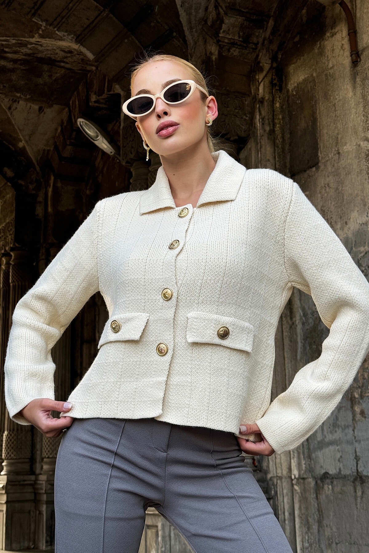 Ekru Düğmeli Triko Hırka