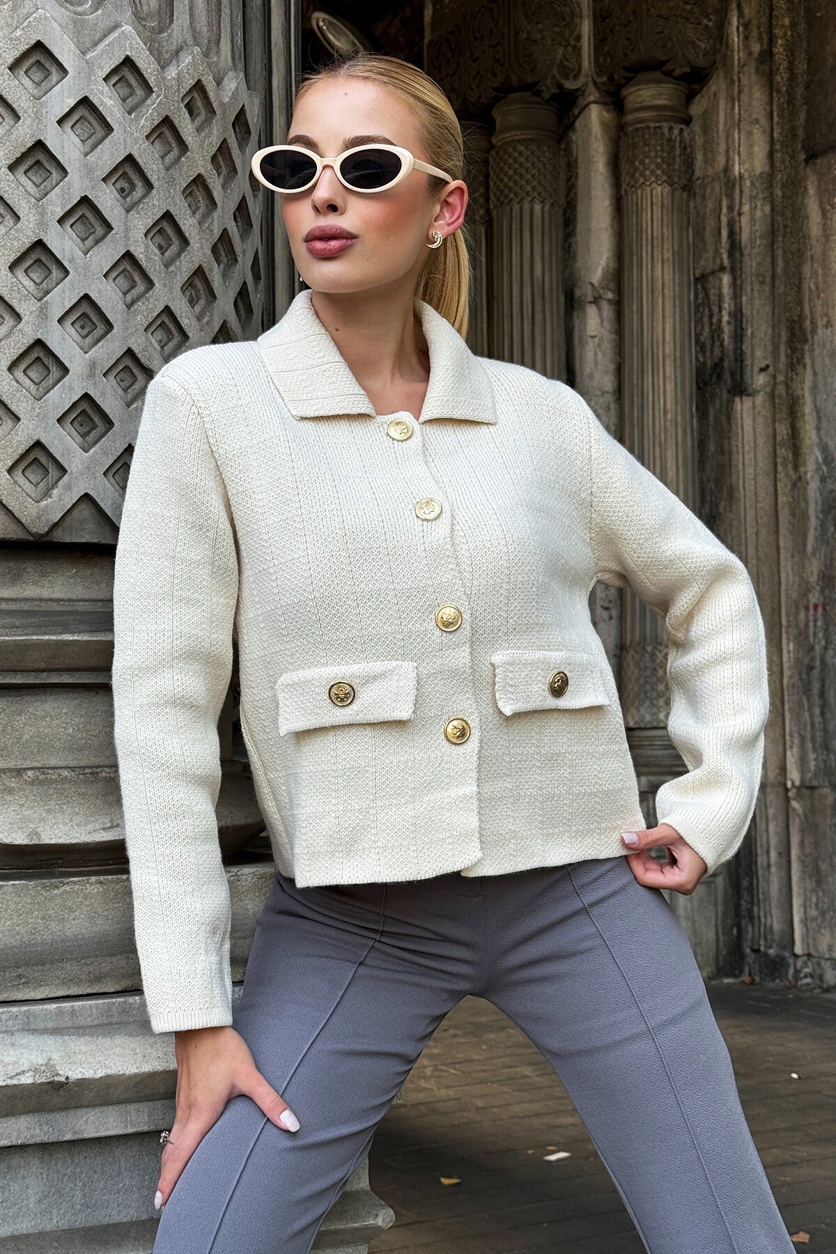 Ekru Düğmeli Triko Hırka