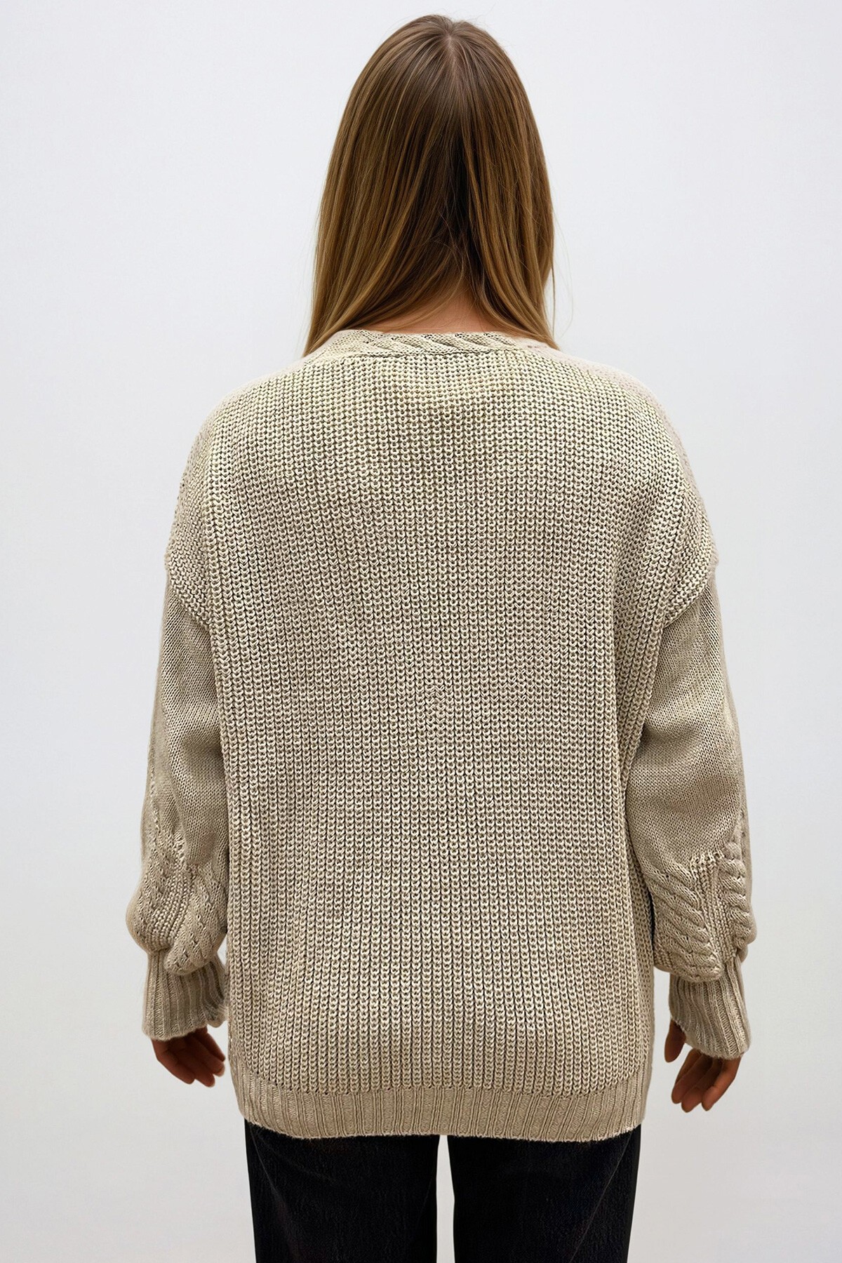 Ekru Geniş Manşetli Bukle Örgülü Triko Hırka