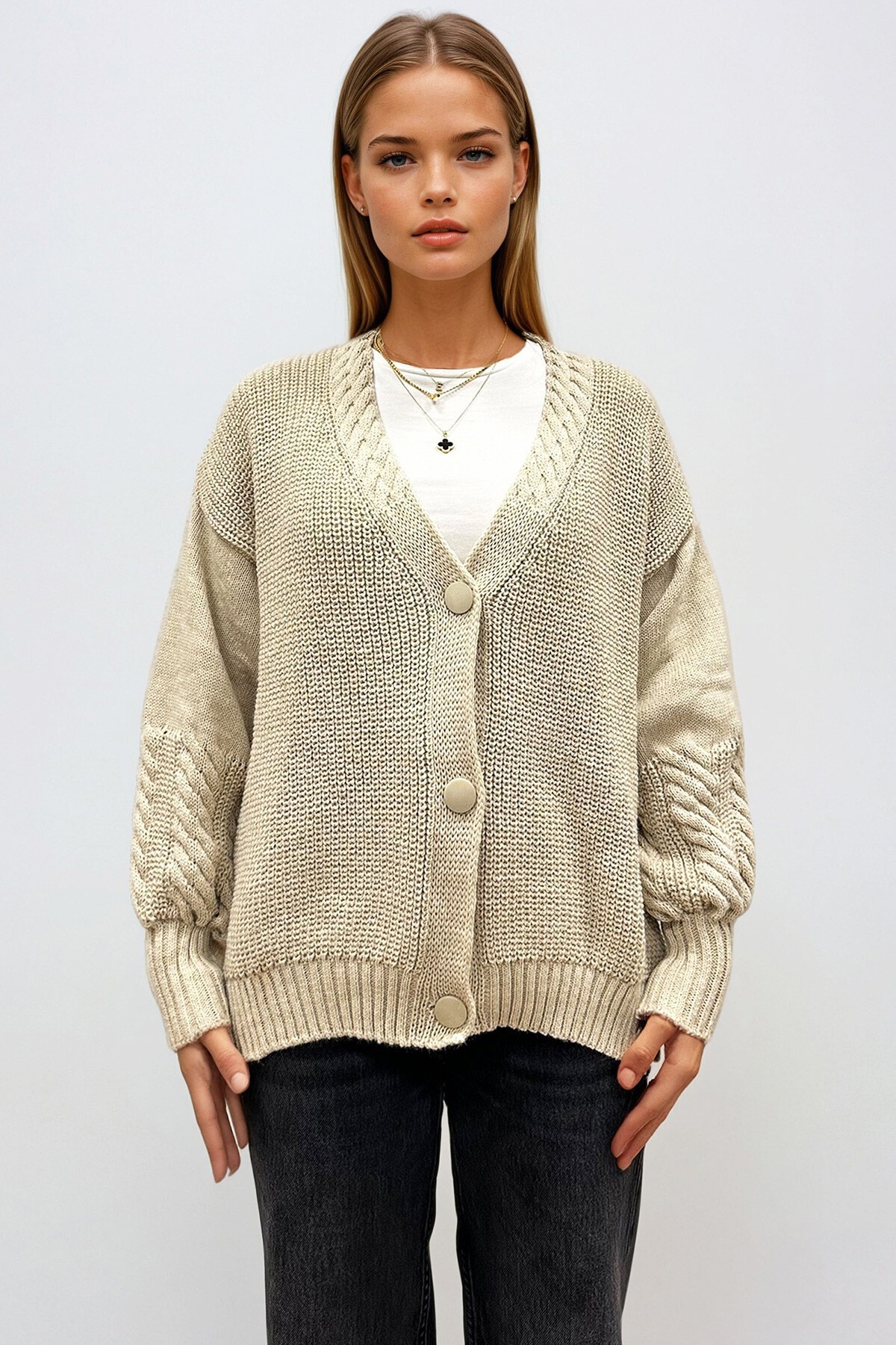 Ekru Geniş Manşetli Bukle Örgülü Triko Hırka