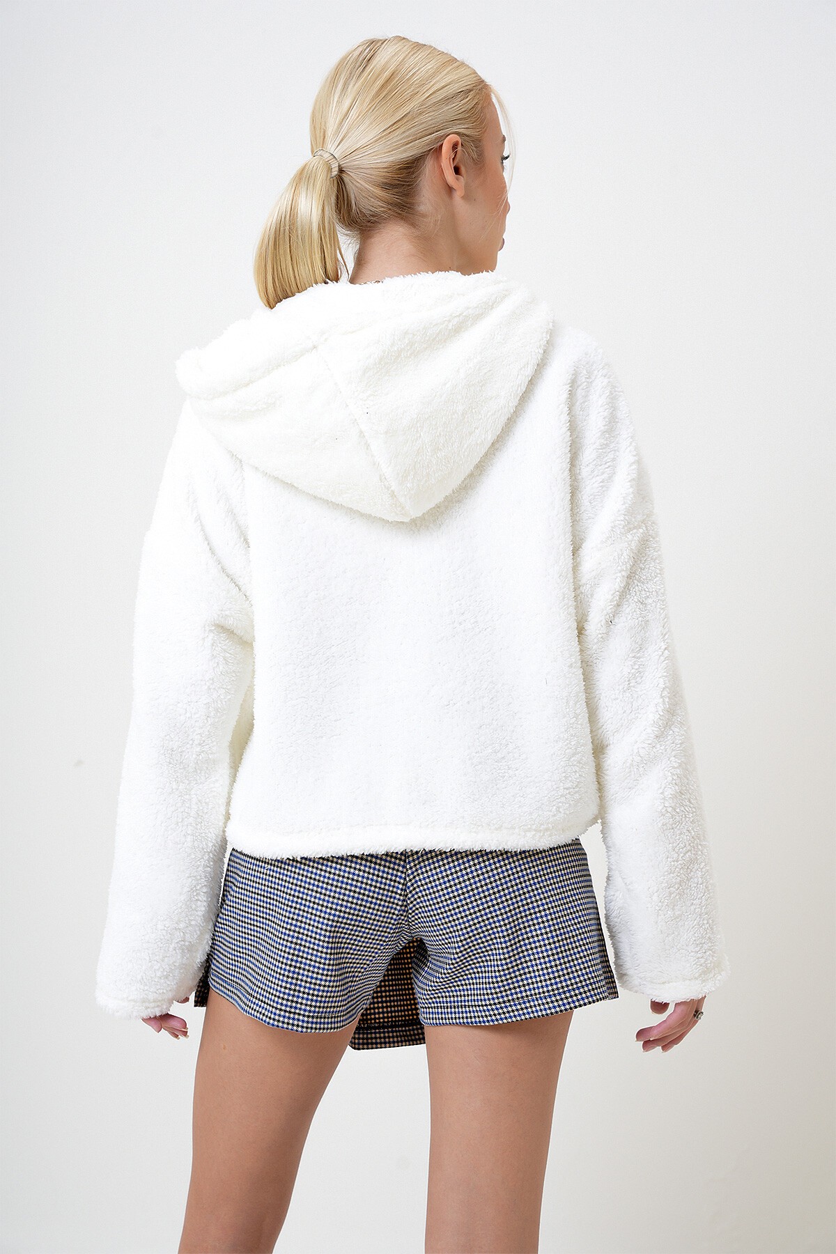 Ekru Kapüşonlu Çift Cepli Peluş Mont