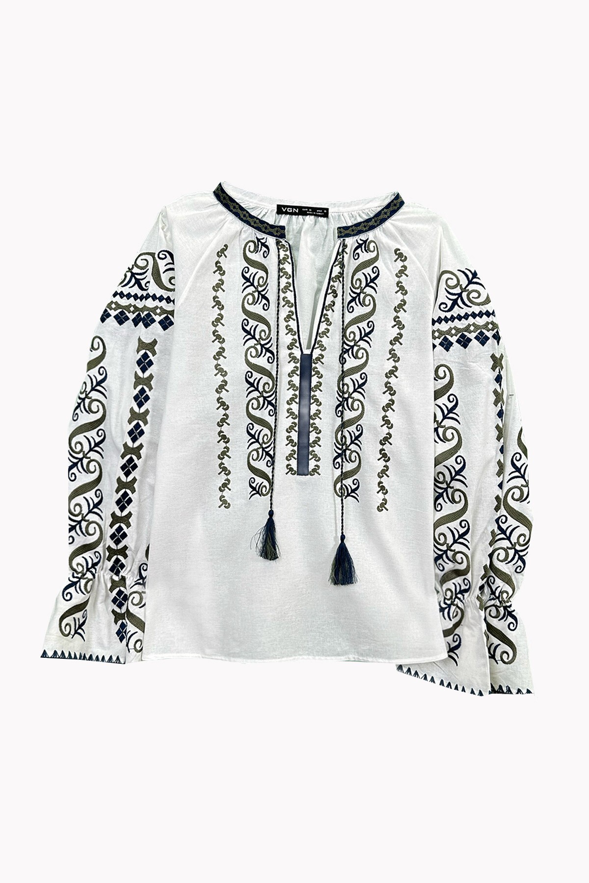Ekru Nakış İşlemeli Bluz