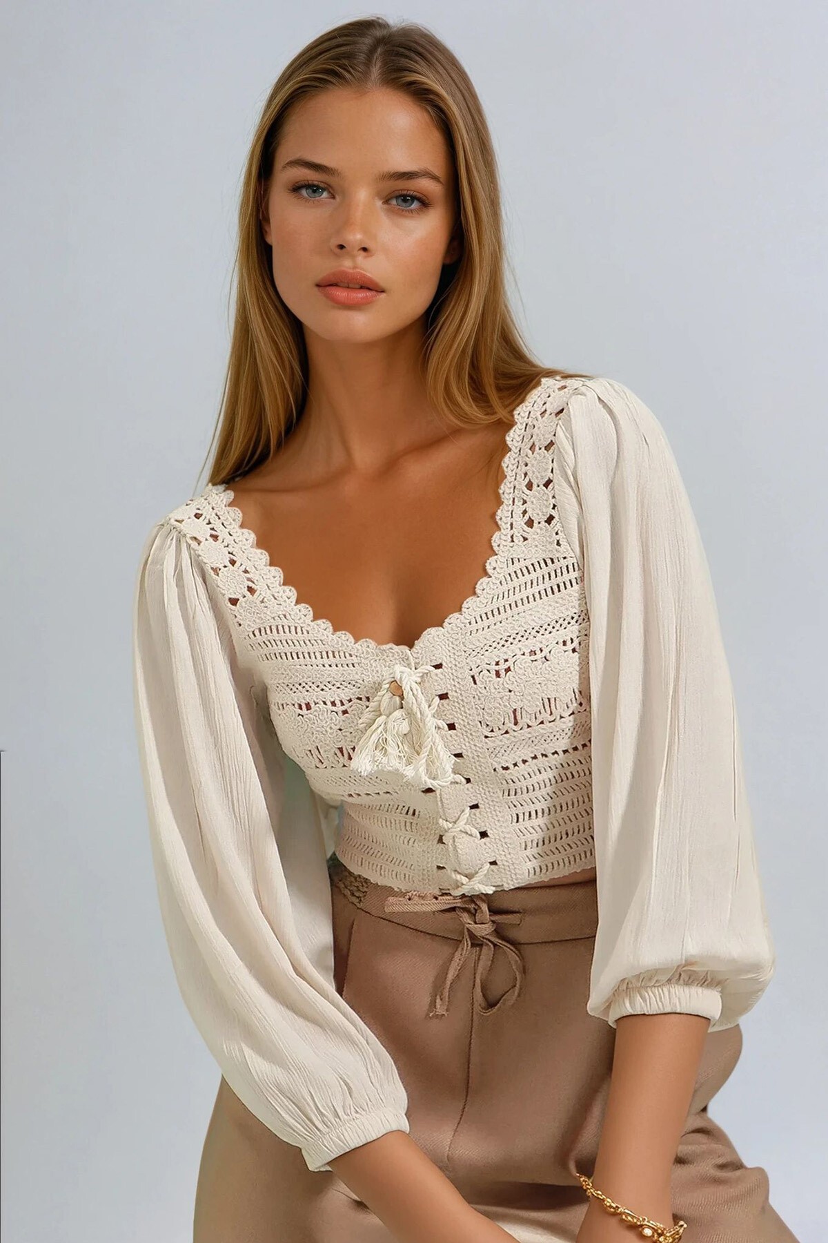 Ekru Oval Yaka Önü Bağcıklı Keten Bloklu Kroşe Bluz