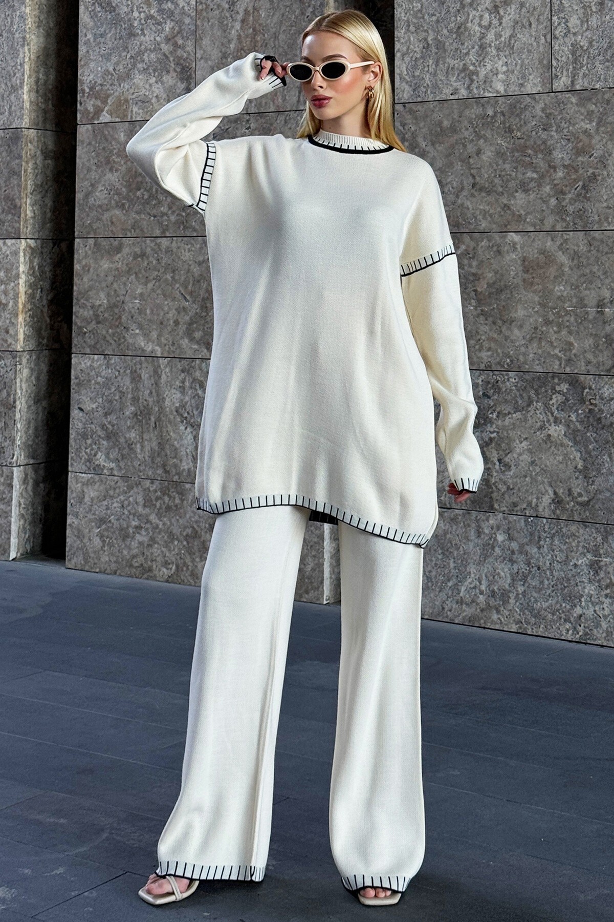 Ekru Polo Yaka Düğme Detaylı Triko Gömlek Ve Etek Takım