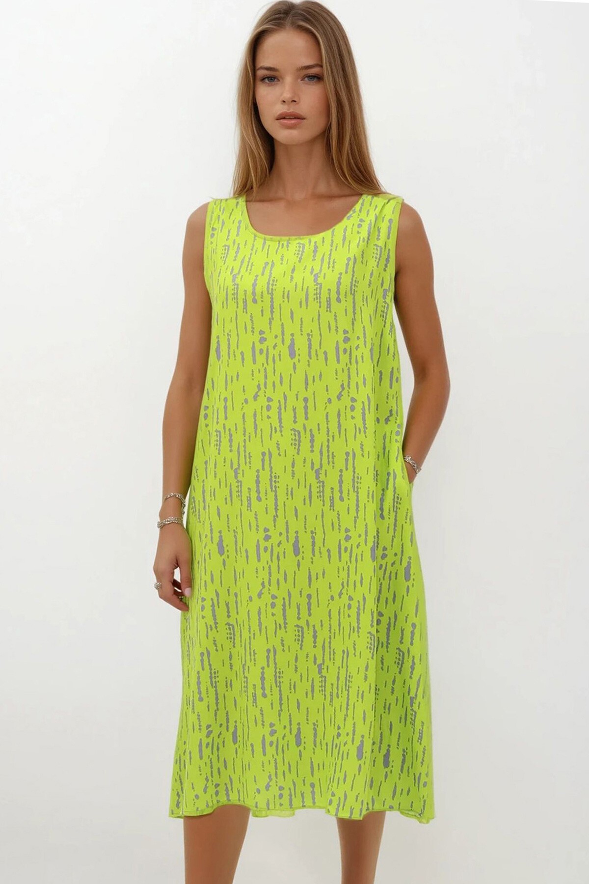 Fıstık Yeşili Desenli Çift Cepli Kolsuz Rahat Kesim Elbise