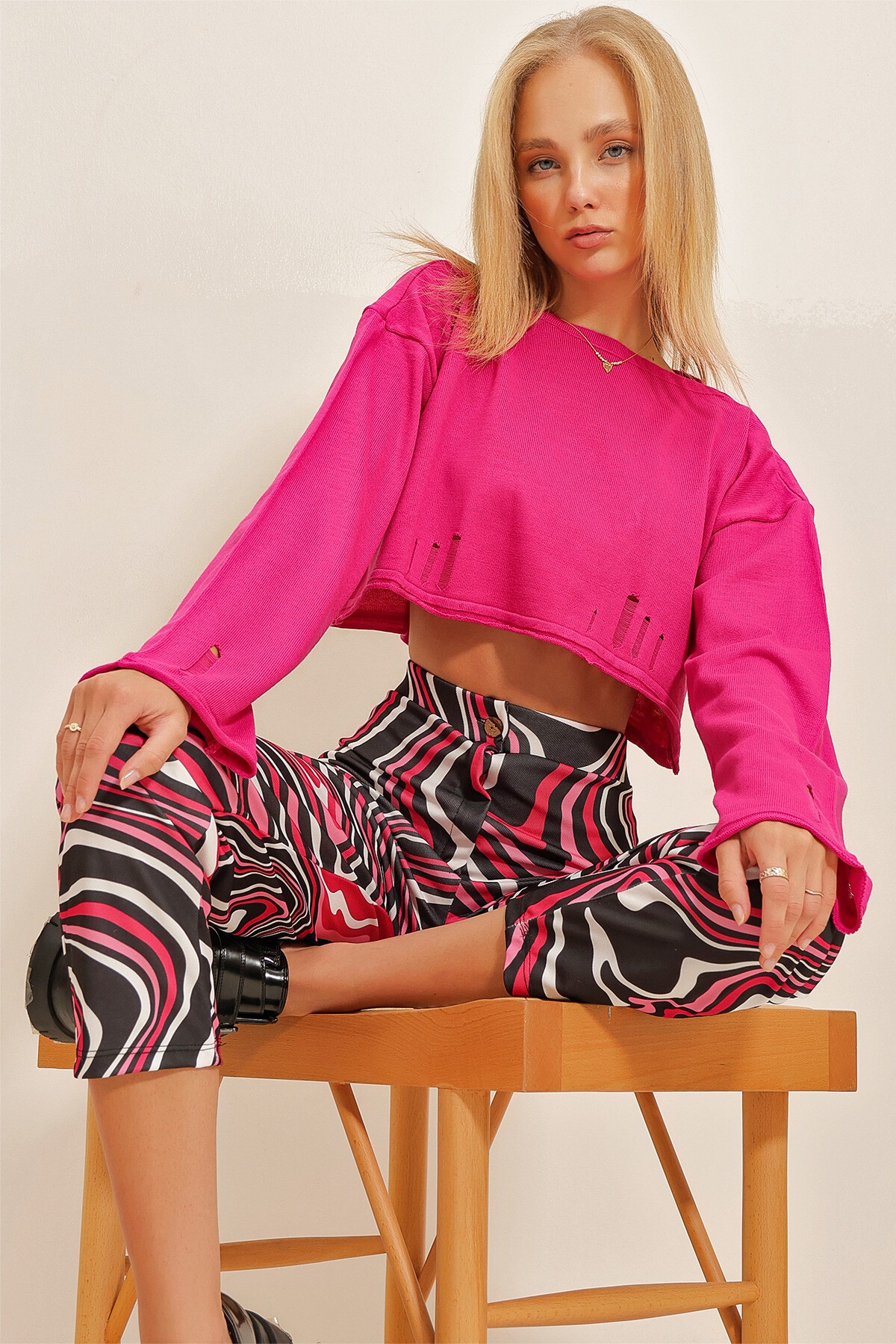 Fuşya Kayık Yaka Ajurlu Triko Kazak